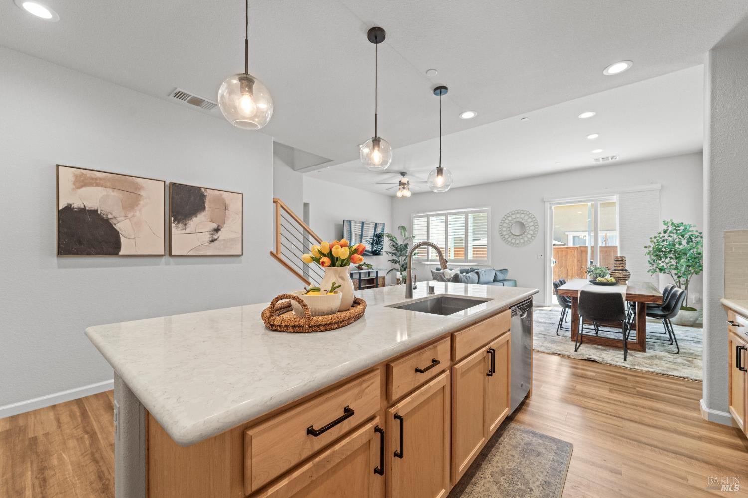 Detail Gallery Image 13 of 39 For 1409 Spur Ln, Fairfield,  CA 94533 - 4 Beds | 3 Baths