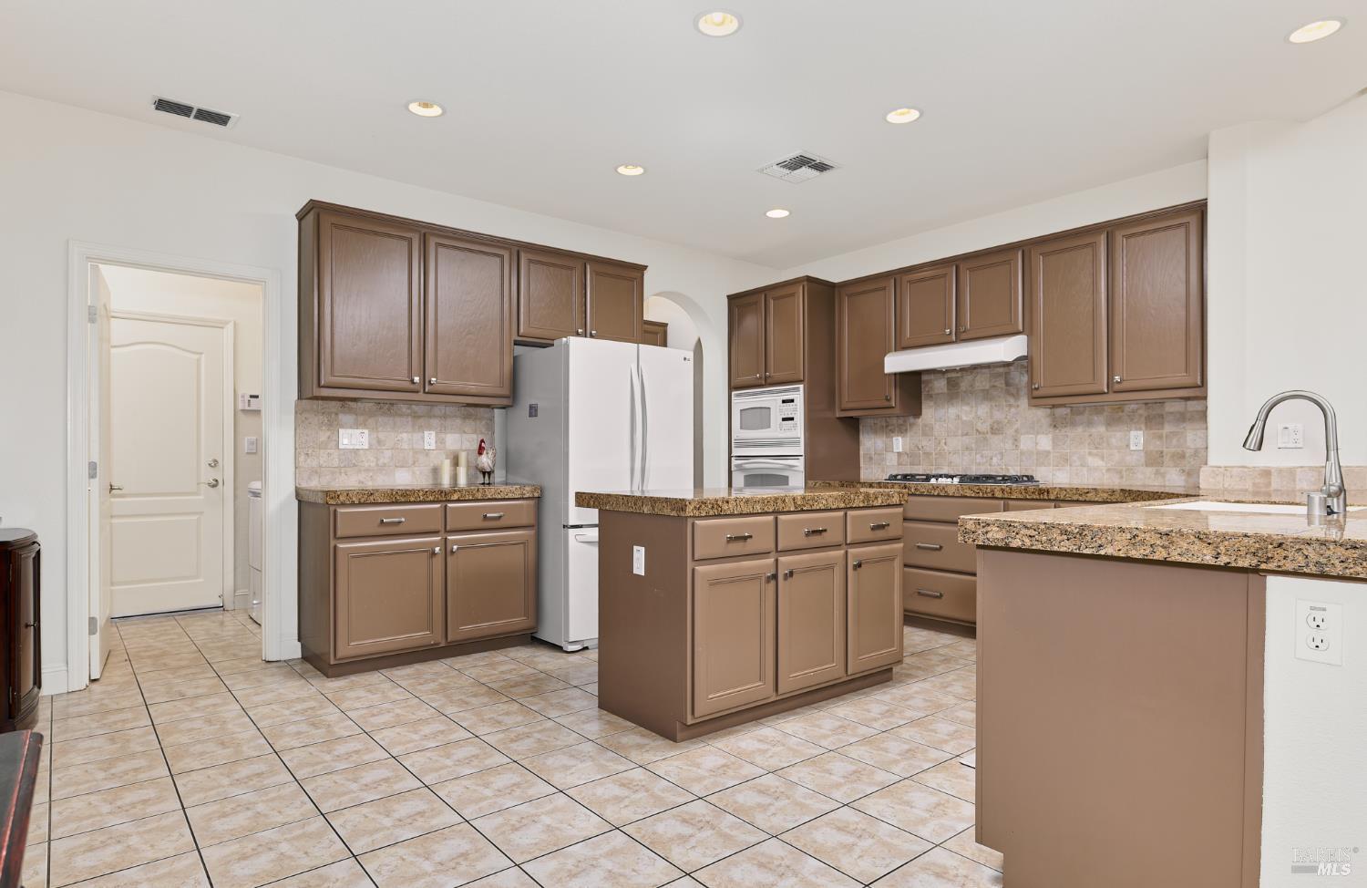 Detail Gallery Image 12 of 33 For 721 Michelbook Ln, Rio Vista,  CA 94571 - 2 Beds | 2/1 Baths