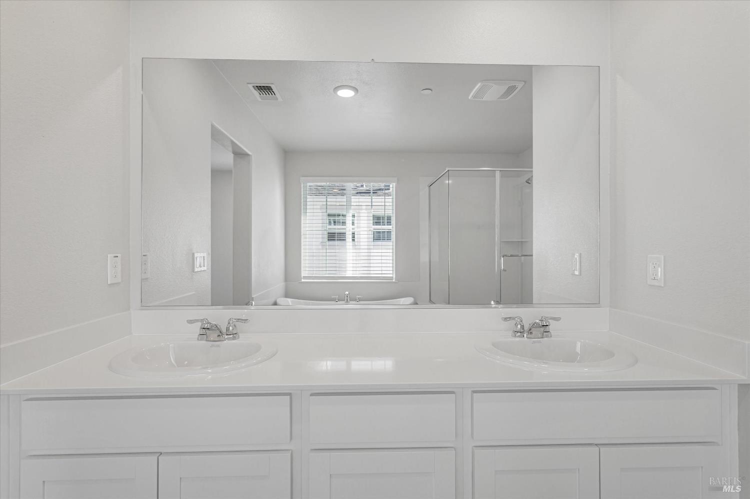 Detail Gallery Image 3 of 11 For 212 Octopus St, Suisun City,  CA 94585 - 3 Beds | 2/1 Baths