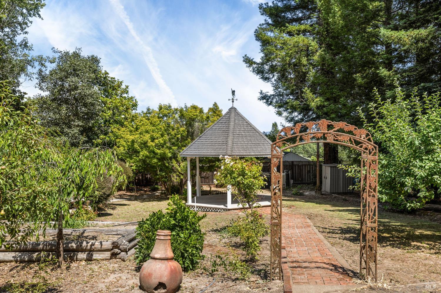 Detail Gallery Image 11 of 78 For 9705 Oconnell Rd, Sebastopol,  CA 95472 - 3 Beds | 2/1 Baths