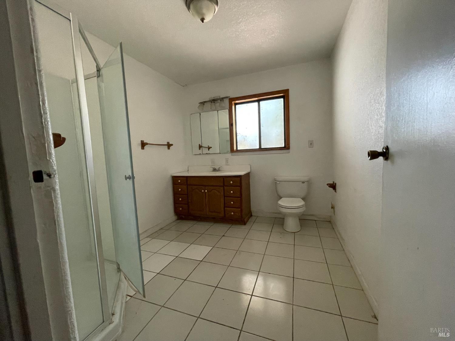 Detail Gallery Image 11 of 26 For 8031 Lake St, Lower Lake,  CA 95457 - 4 Beds | 4 Baths