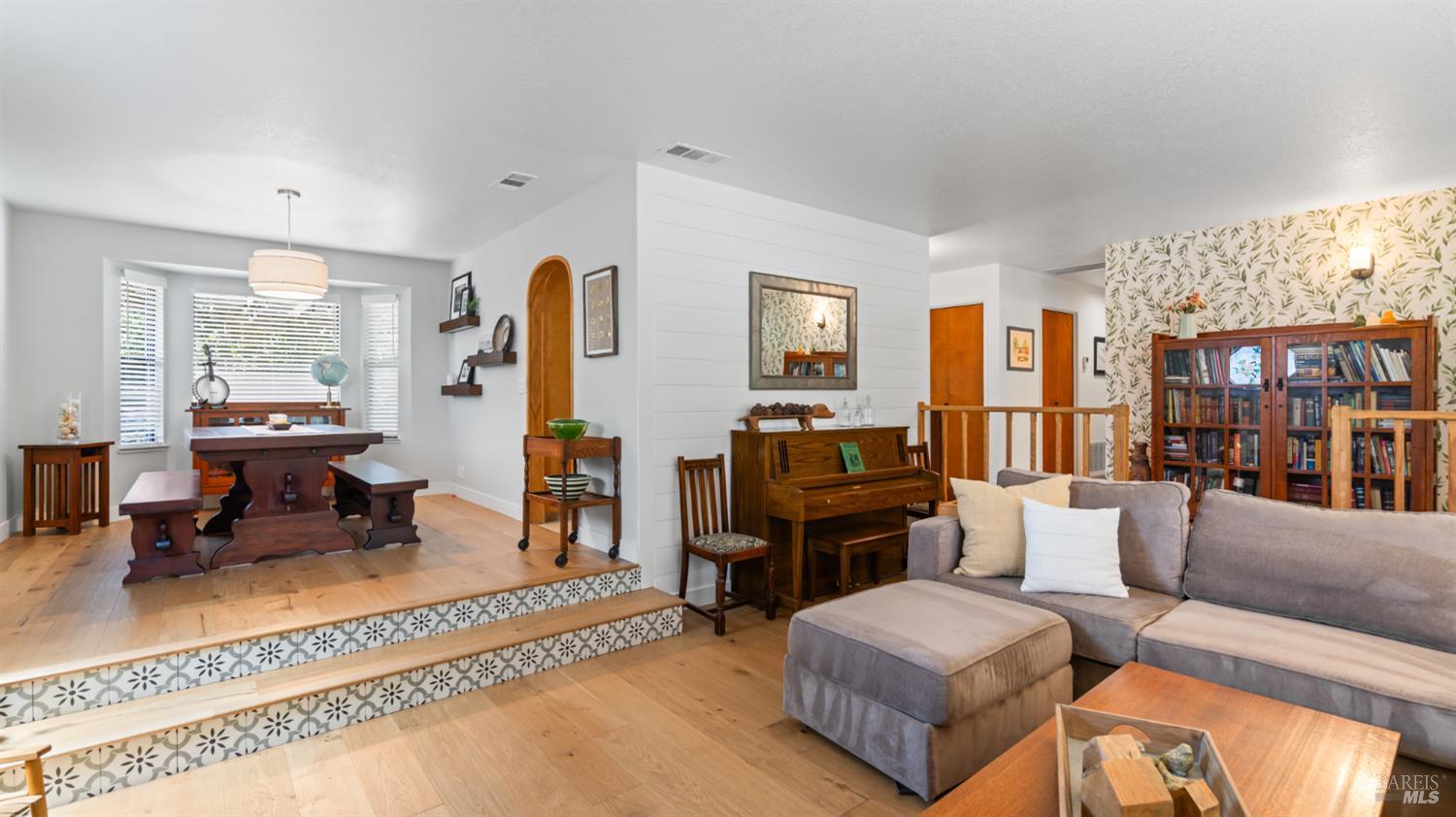 Detail Gallery Image 10 of 42 For 945 Monique Way, Dixon,  CA 95620 - 3 Beds | 2 Baths