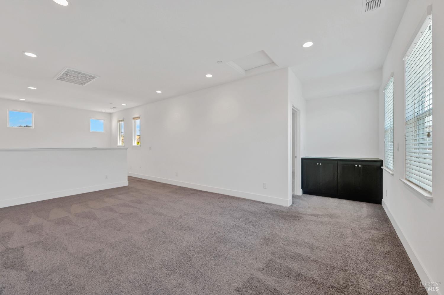 Detail Gallery Image 17 of 32 For 5733 Kassandra Pl, Rohnert Park,  CA 94928 - 4 Beds | 3/1 Baths