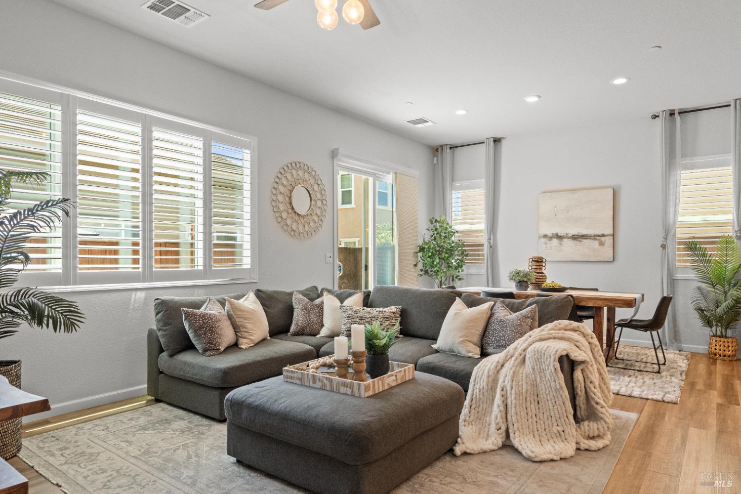 Detail Gallery Image 19 of 39 For 1409 Spur Ln, Fairfield,  CA 94533 - 4 Beds | 3 Baths