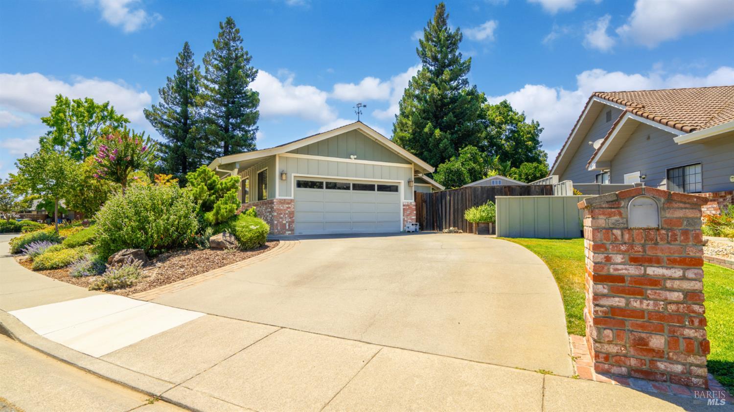Detail Gallery Image 6 of 42 For 945 Monique Way, Dixon,  CA 95620 - 3 Beds | 2 Baths