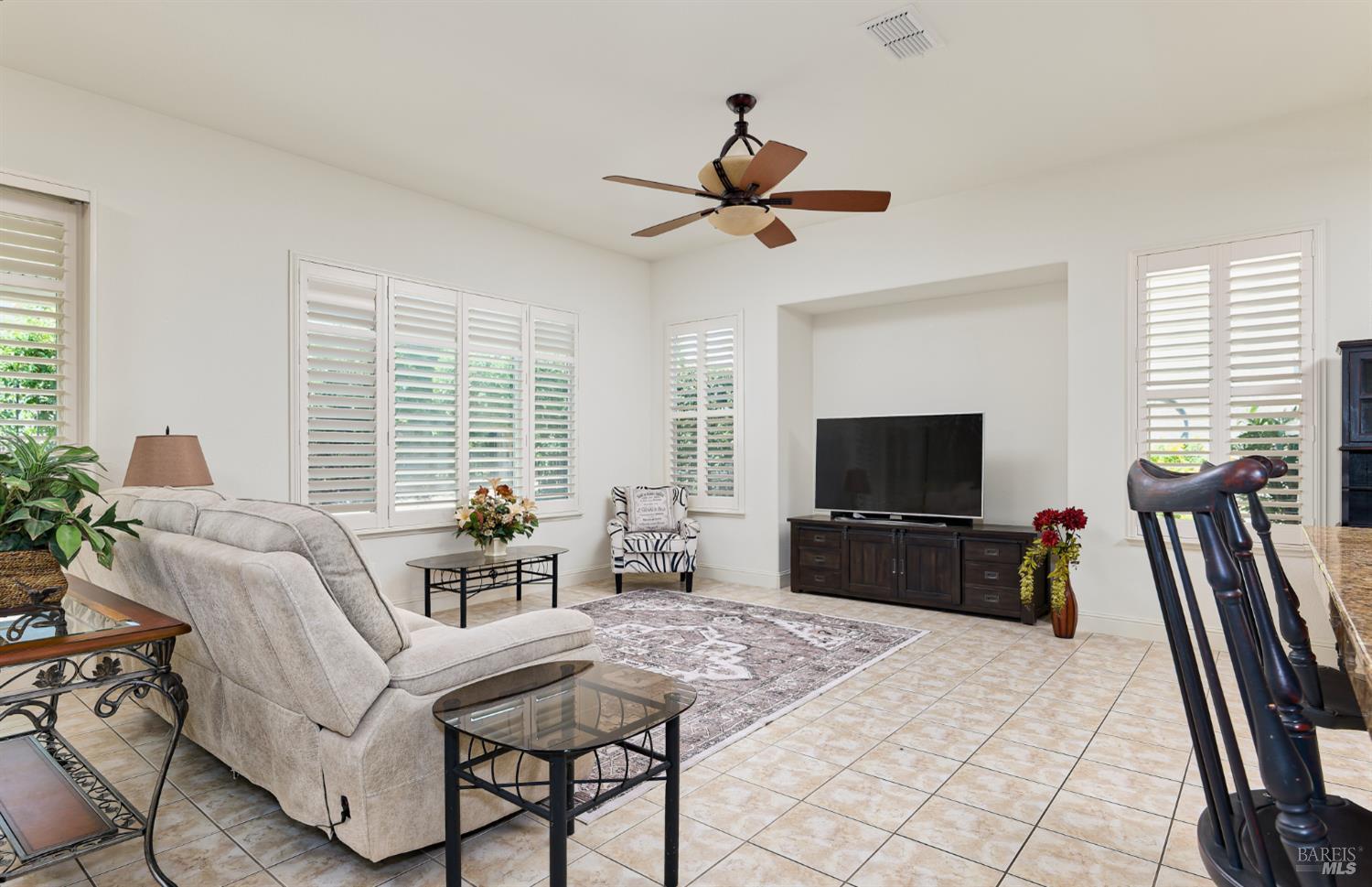 Detail Gallery Image 10 of 33 For 721 Michelbook Ln, Rio Vista,  CA 94571 - 2 Beds | 2/1 Baths