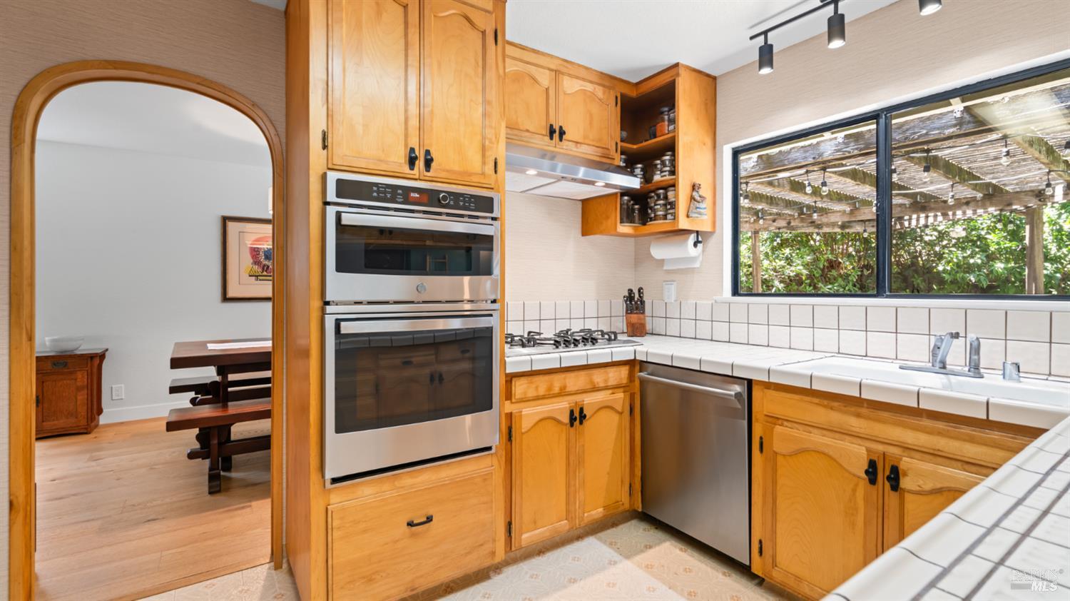 Detail Gallery Image 13 of 42 For 945 Monique Way, Dixon,  CA 95620 - 3 Beds | 2 Baths
