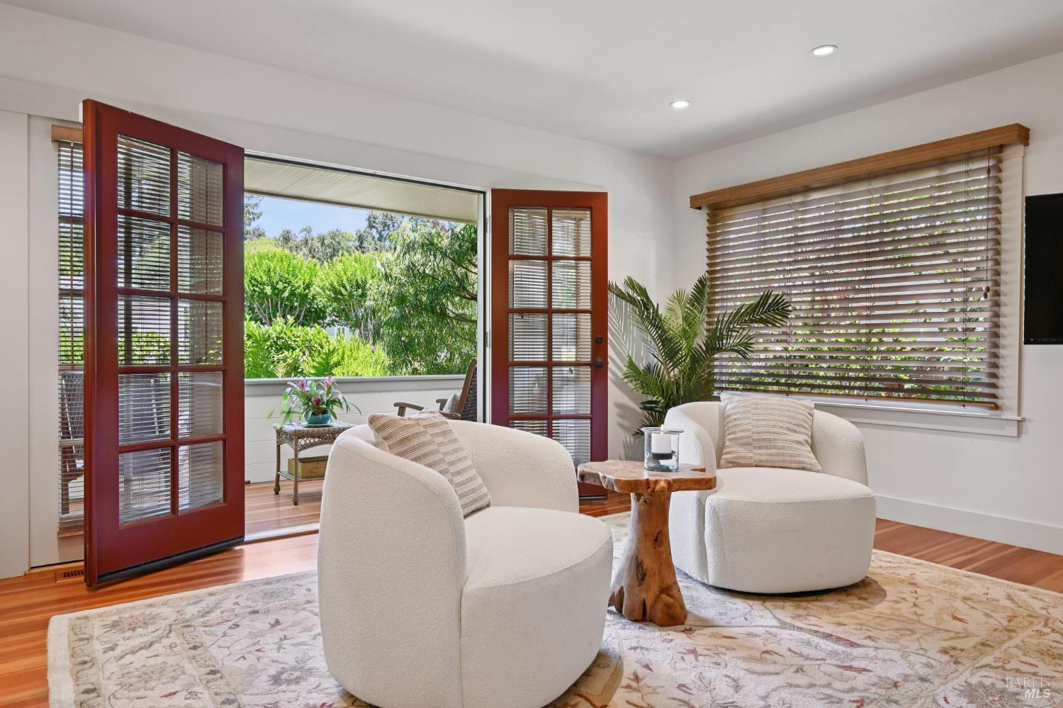 Detail Gallery Image 2 of 35 For 810 Austin Ave, Sonoma,  CA 95476 - 3 Beds | 3 Baths