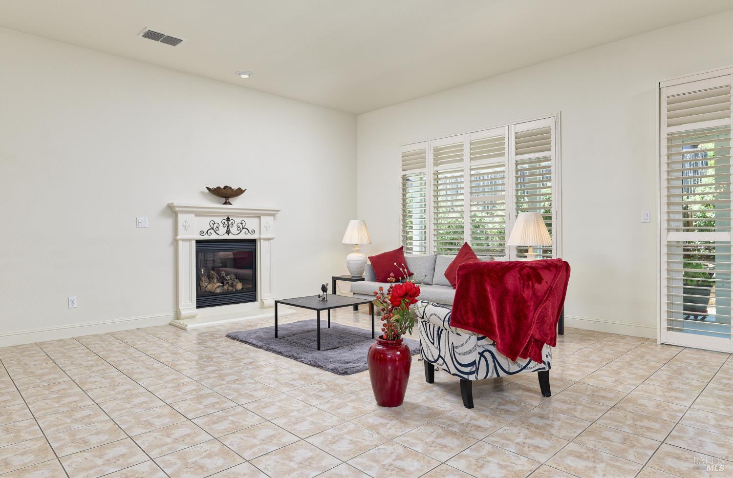 Detail Gallery Image 6 of 33 For 721 Michelbook Ln, Rio Vista,  CA 94571 - 2 Beds | 2/1 Baths