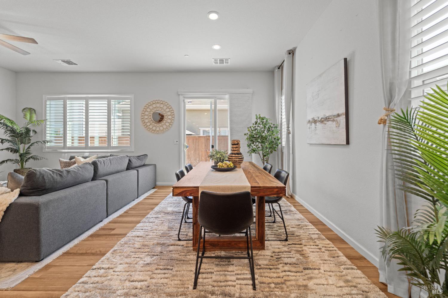 Detail Gallery Image 14 of 39 For 1409 Spur Ln, Fairfield,  CA 94533 - 4 Beds | 3 Baths