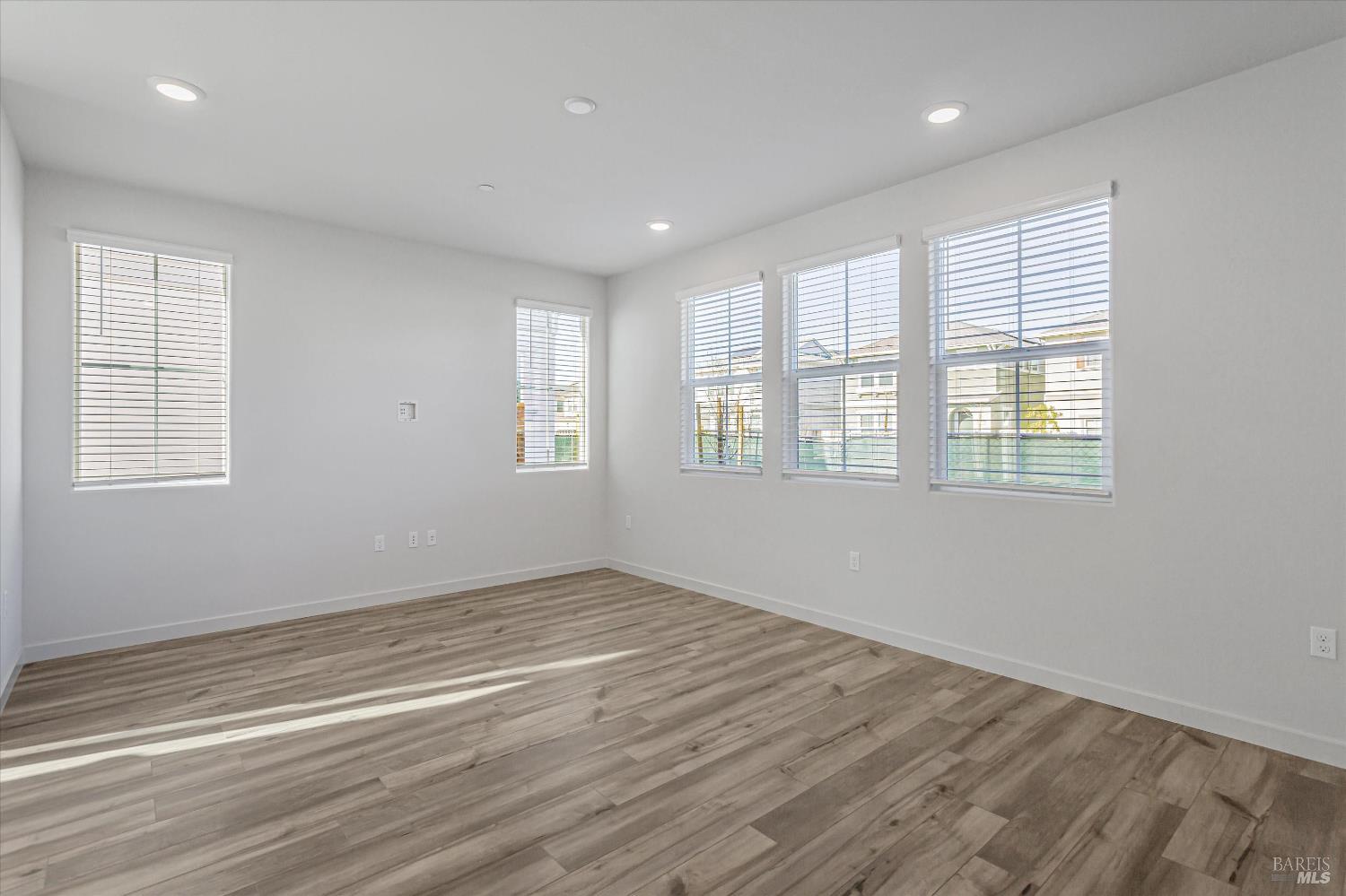 Detail Gallery Image 6 of 11 For 212 Octopus St, Suisun City,  CA 94585 - 3 Beds | 2/1 Baths