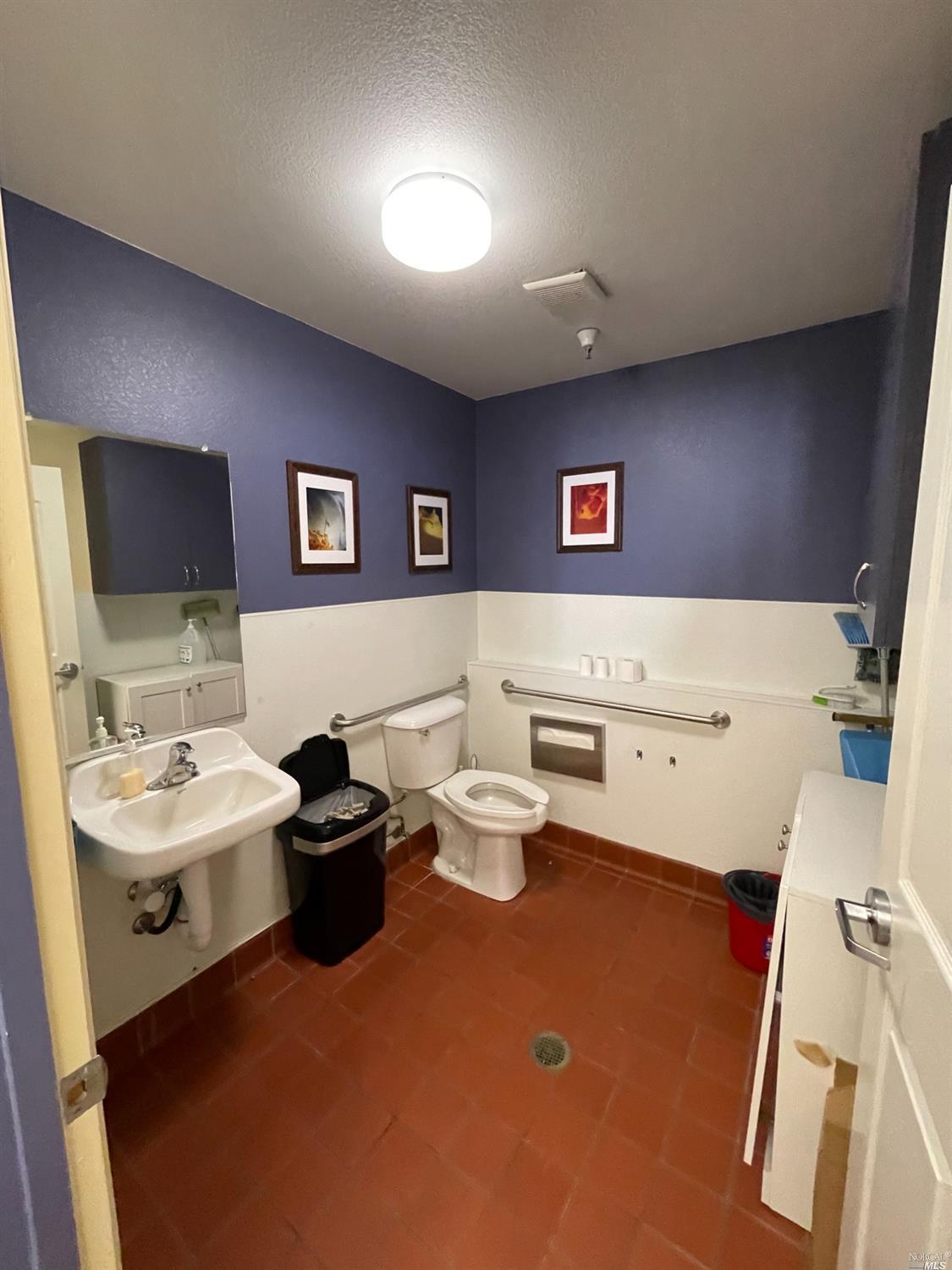 Detail Gallery Image 34 of 37 For 216 Windsor River Rd, Windsor,  CA 95492 - – Beds | – Baths