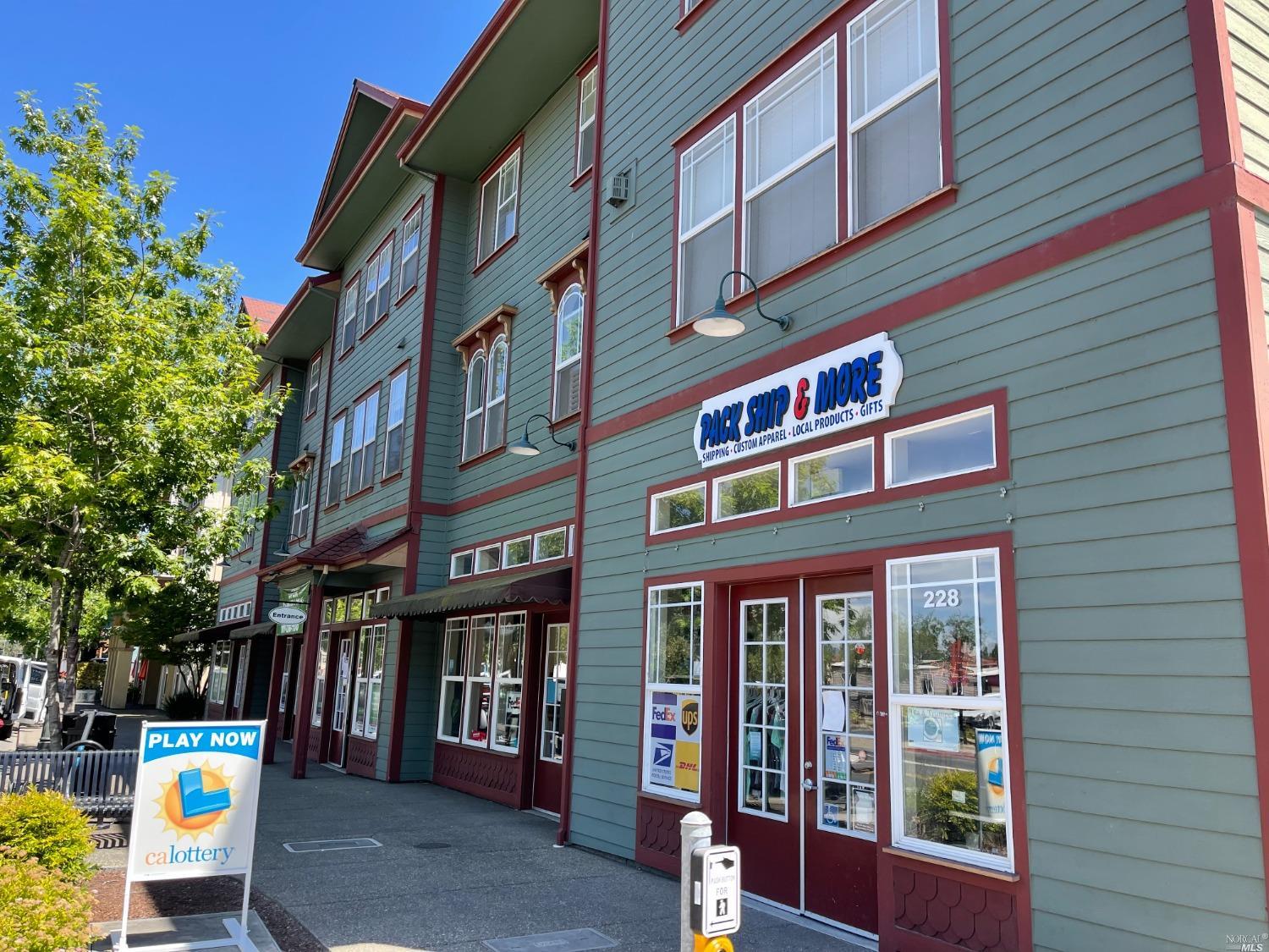 Detail Gallery Image 9 of 37 For 216 Windsor River Rd, Windsor,  CA 95492 - – Beds | – Baths
