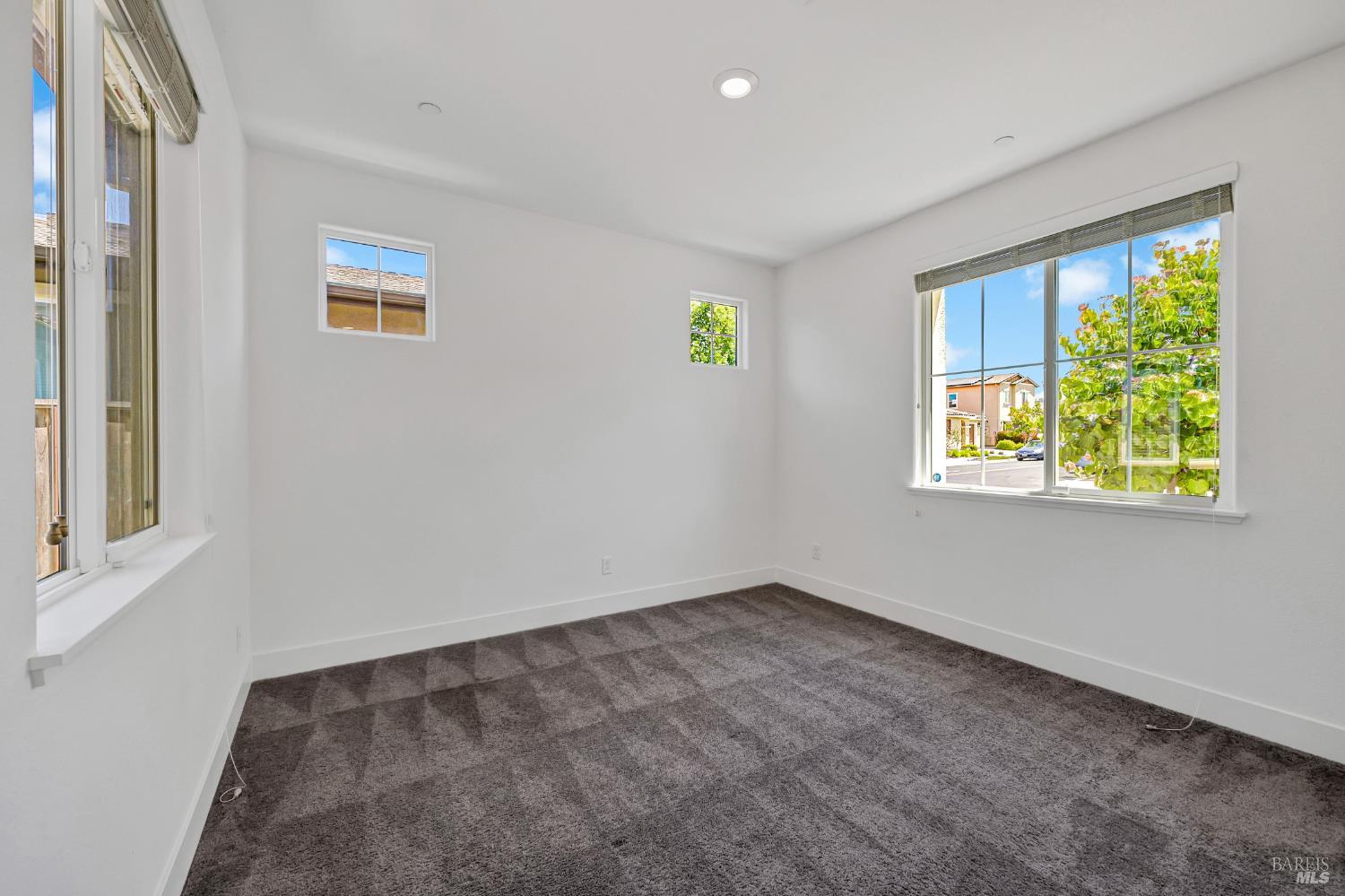 Detail Gallery Image 21 of 32 For 5733 Kassandra Pl, Rohnert Park,  CA 94928 - 4 Beds | 3/1 Baths