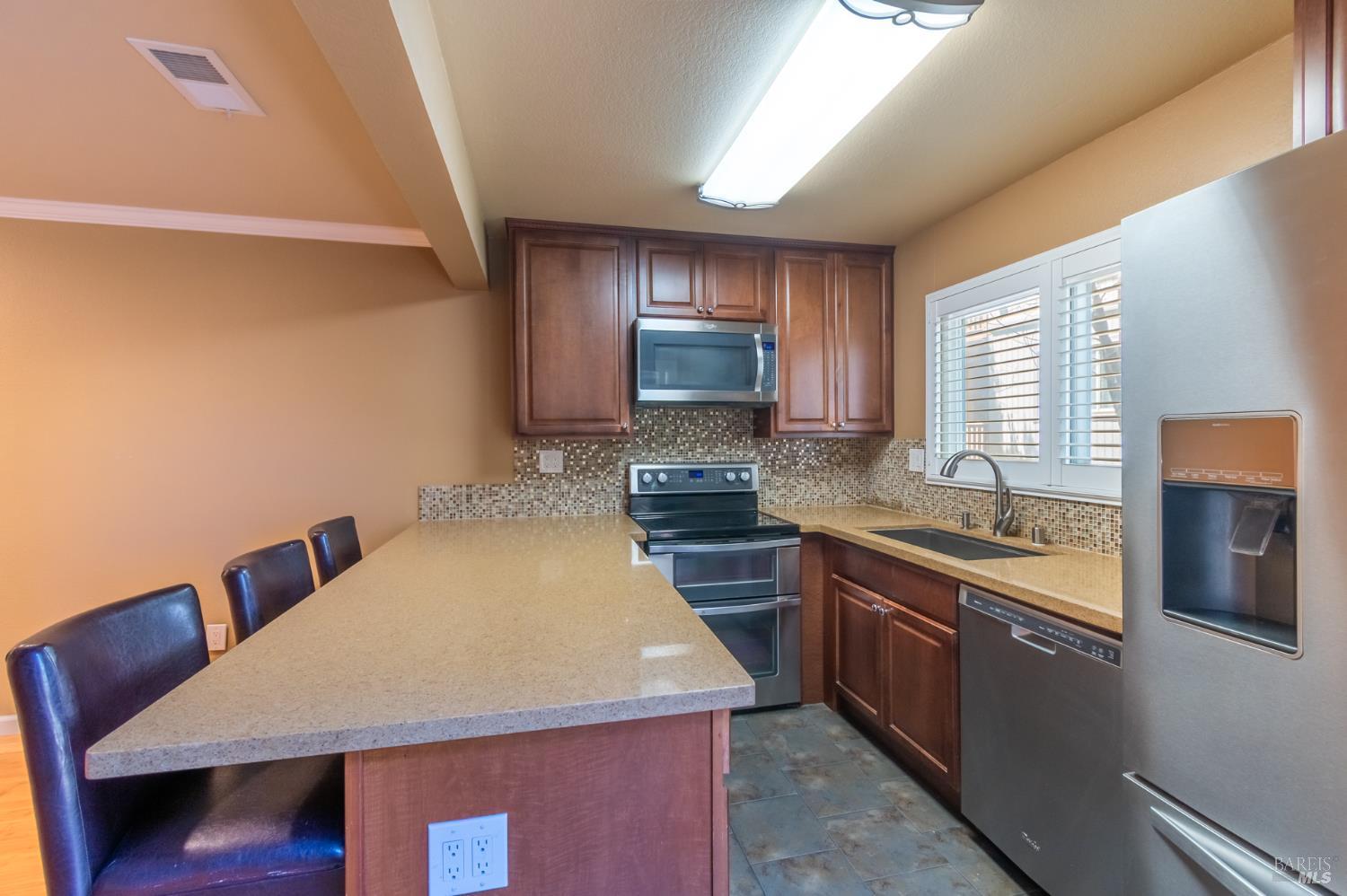 Detail Gallery Image 5 of 13 For 171 Nautical Ct, Vallejo,  CA 94574 - 2 Beds | 1 Baths