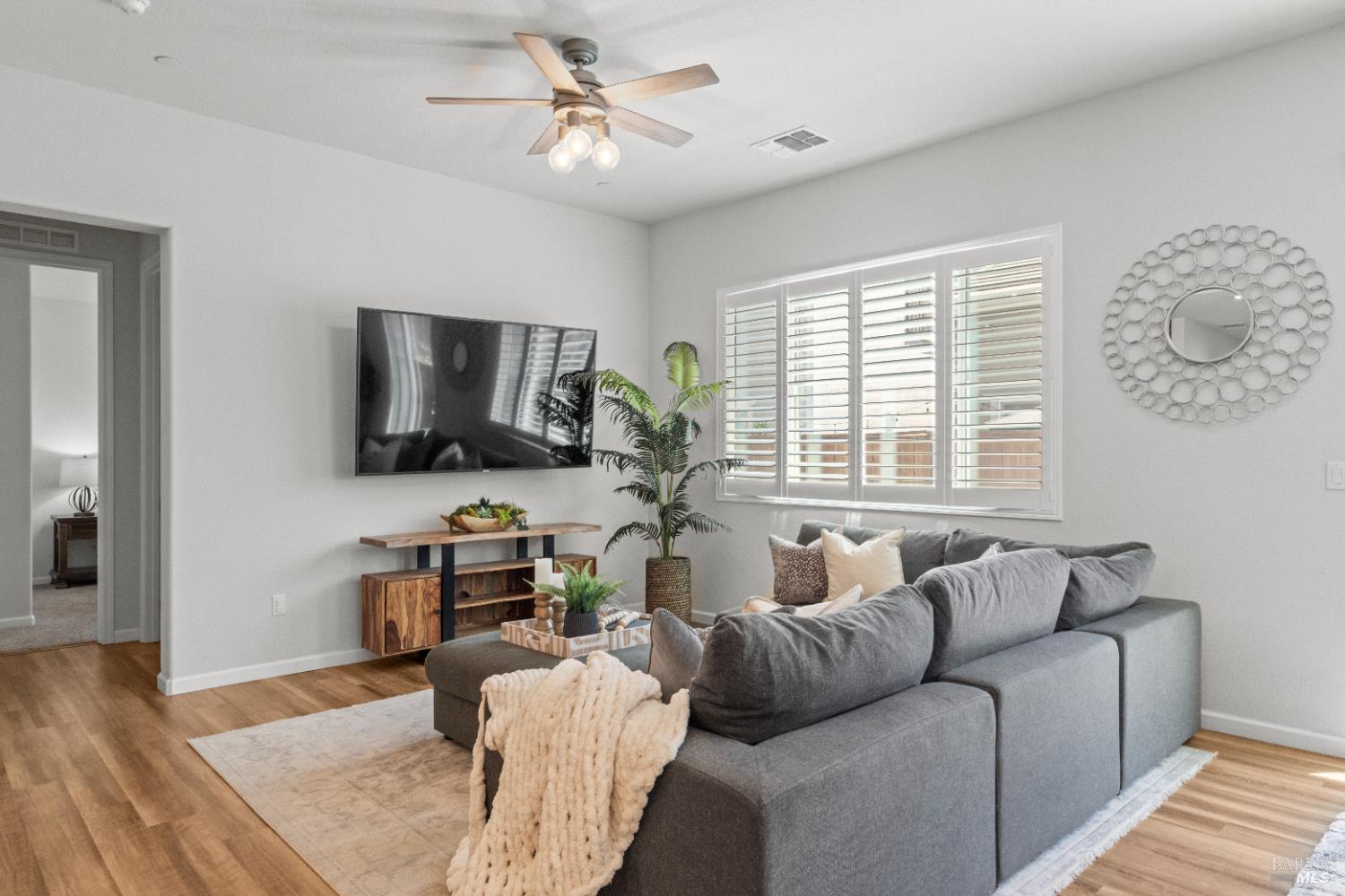 Detail Gallery Image 16 of 39 For 1409 Spur Ln, Fairfield,  CA 94533 - 4 Beds | 3 Baths
