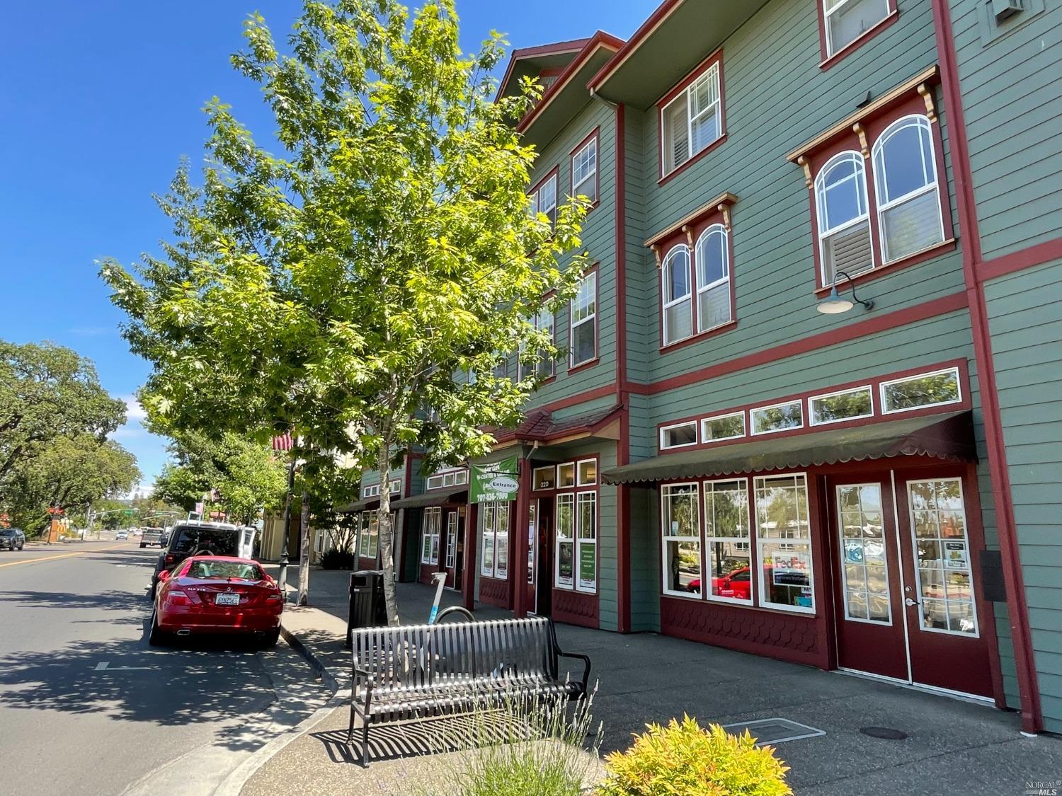 Detail Gallery Image 10 of 37 For 216 Windsor River Rd, Windsor,  CA 95492 - – Beds | – Baths