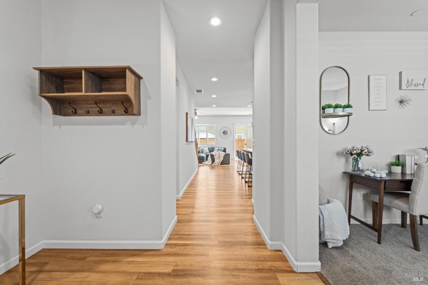 Detail Gallery Image 5 of 39 For 1409 Spur Ln, Fairfield,  CA 94533 - 4 Beds | 3 Baths