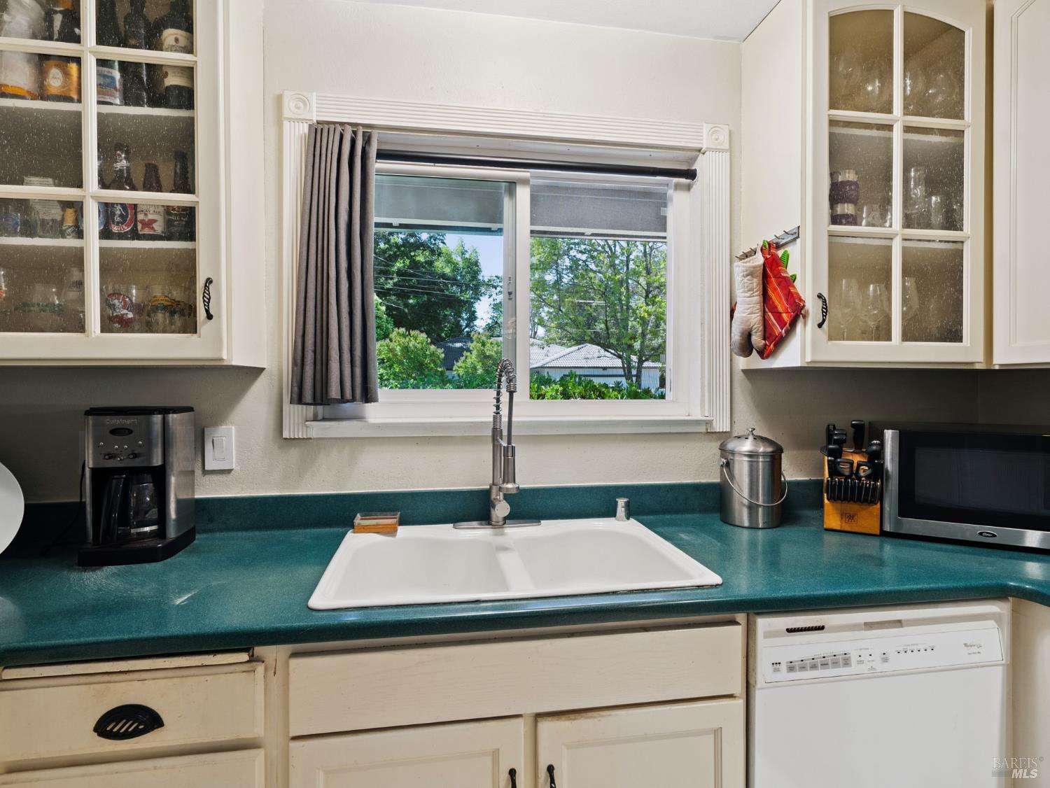 Detail Gallery Image 13 of 47 For 580 W 2nd St, Cloverdale,  CA 95425 - 3 Beds | 2 Baths