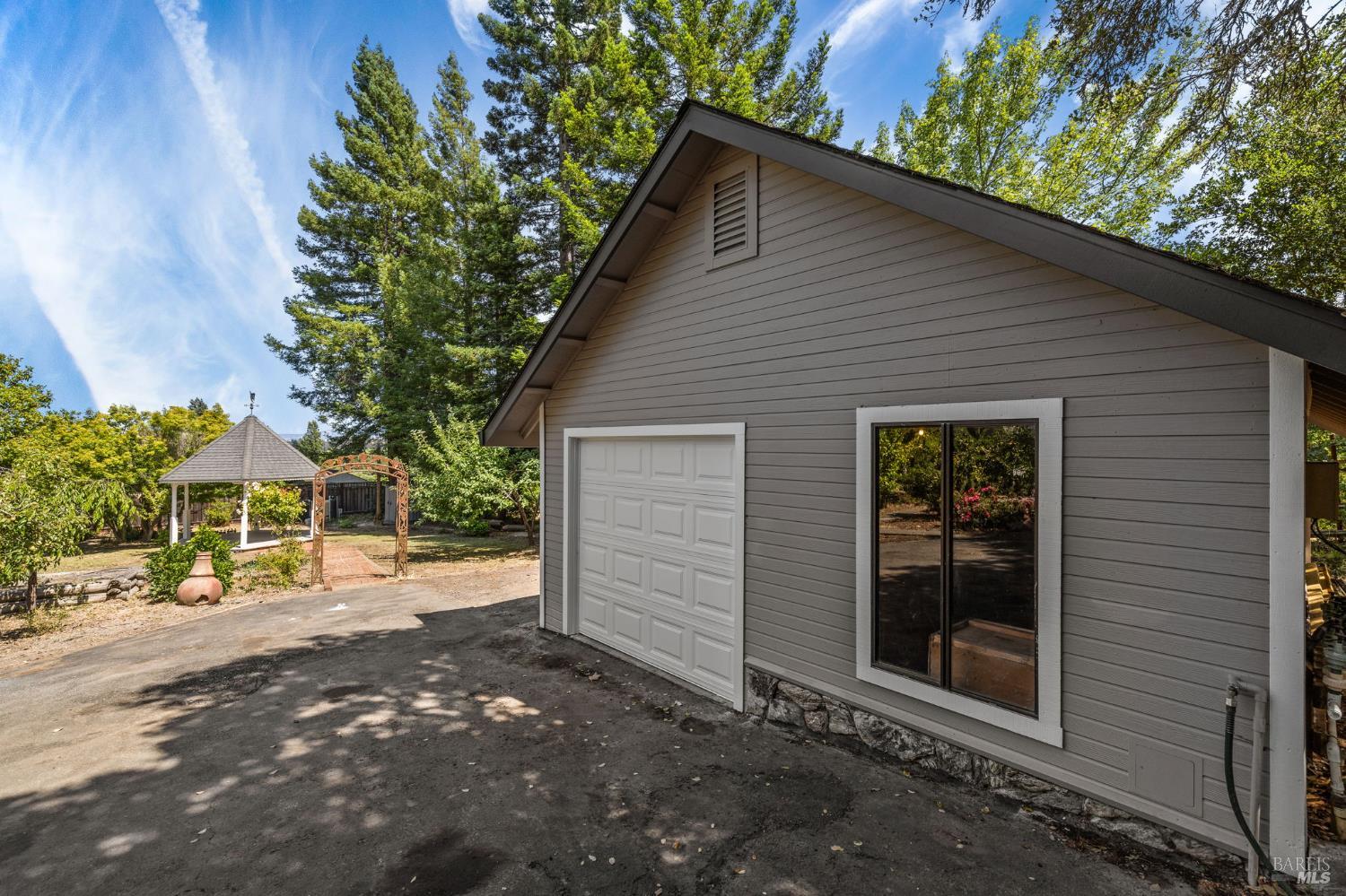 Detail Gallery Image 19 of 78 For 9705 Oconnell Rd, Sebastopol,  CA 95472 - 3 Beds | 2/1 Baths