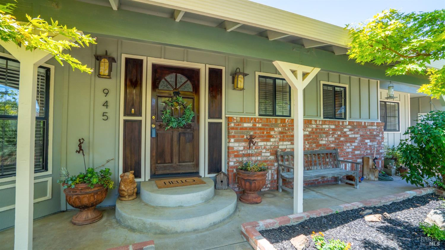 Detail Gallery Image 2 of 42 For 945 Monique Way, Dixon,  CA 95620 - 3 Beds | 2 Baths