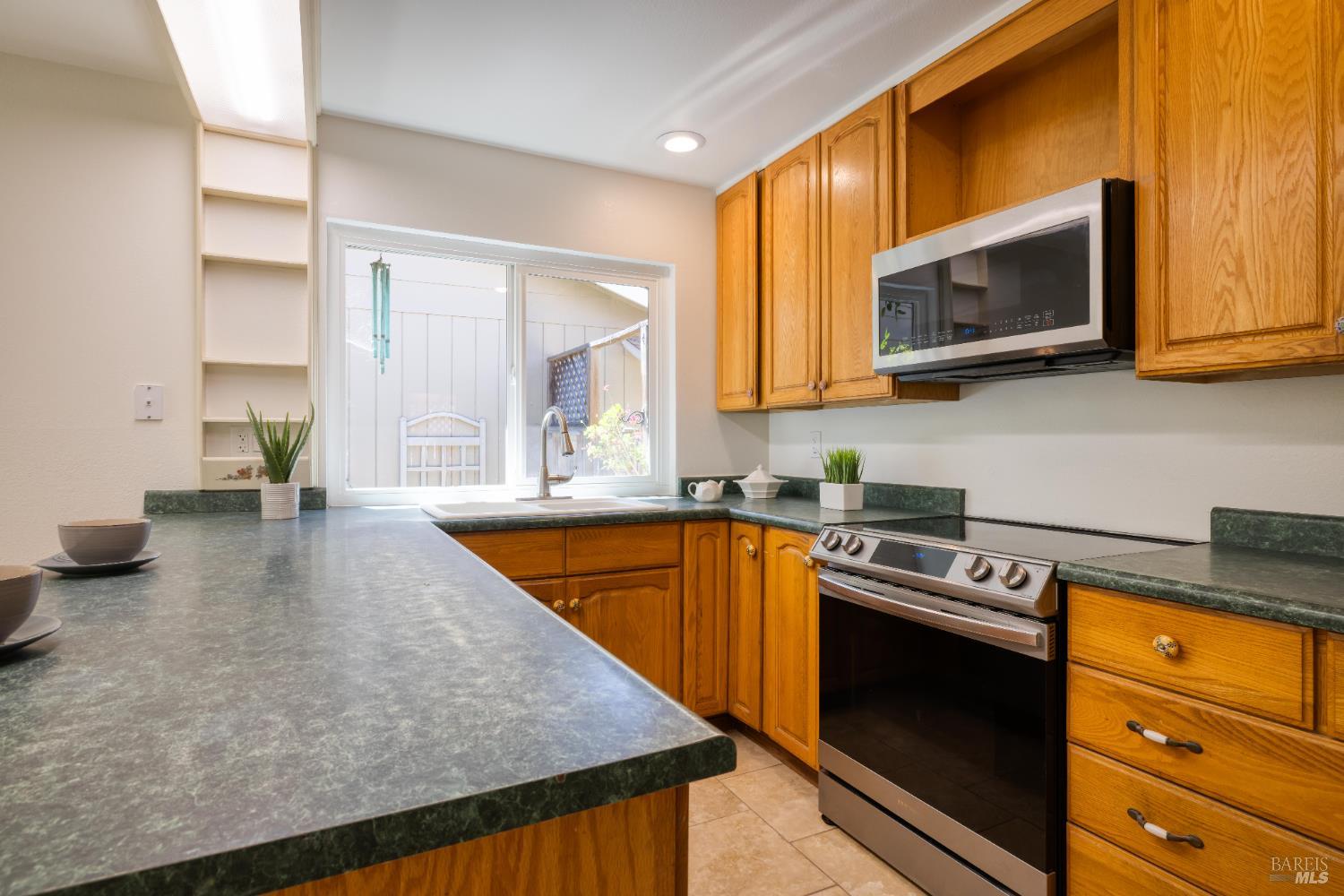 Detail Gallery Image 20 of 59 For 2330 Gads Hill St, Santa Rosa,  CA 95401 - 3 Beds | 2 Baths