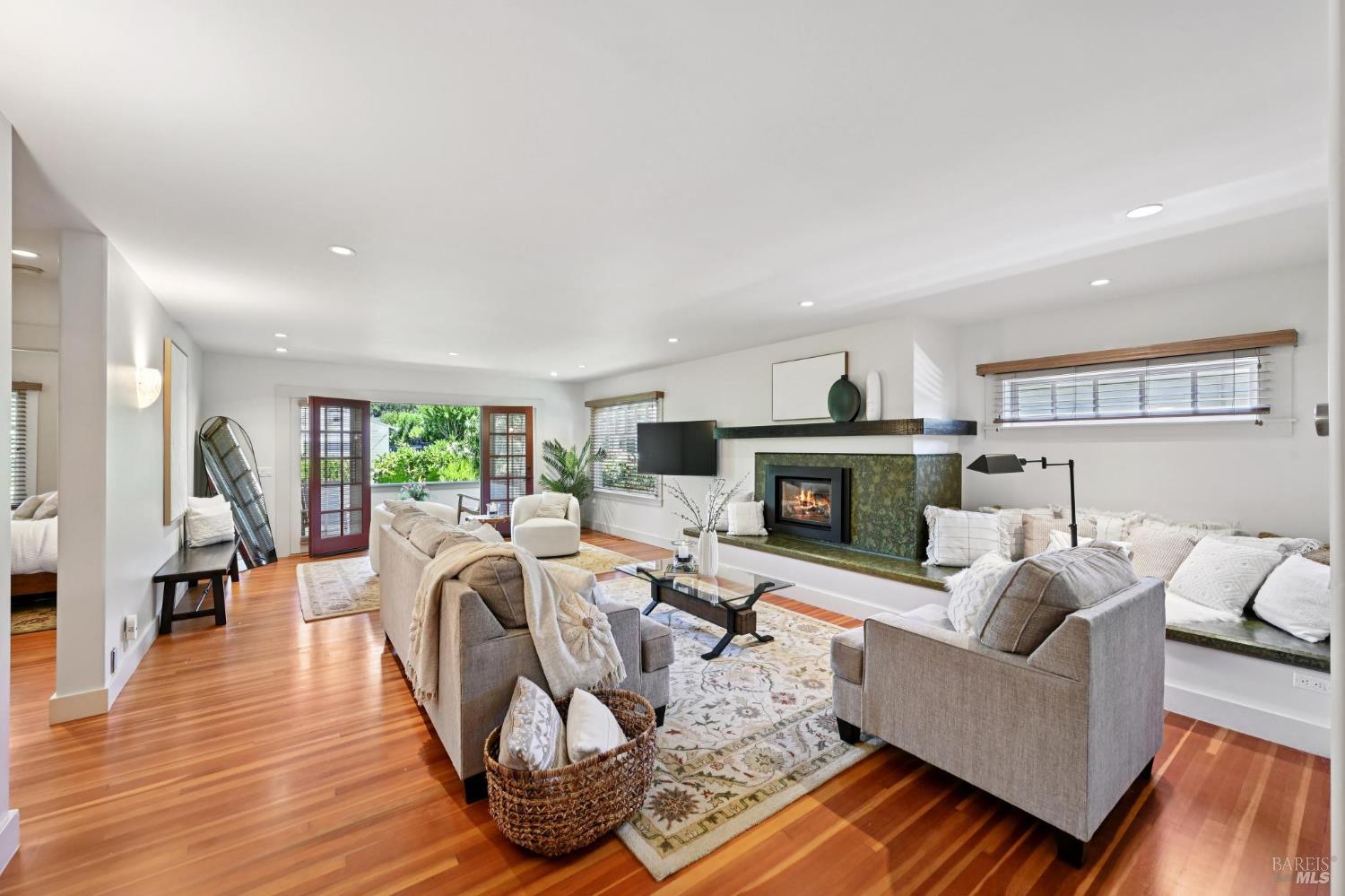 Detail Gallery Image 12 of 35 For 810 Austin Ave, Sonoma,  CA 95476 - 3 Beds | 3 Baths