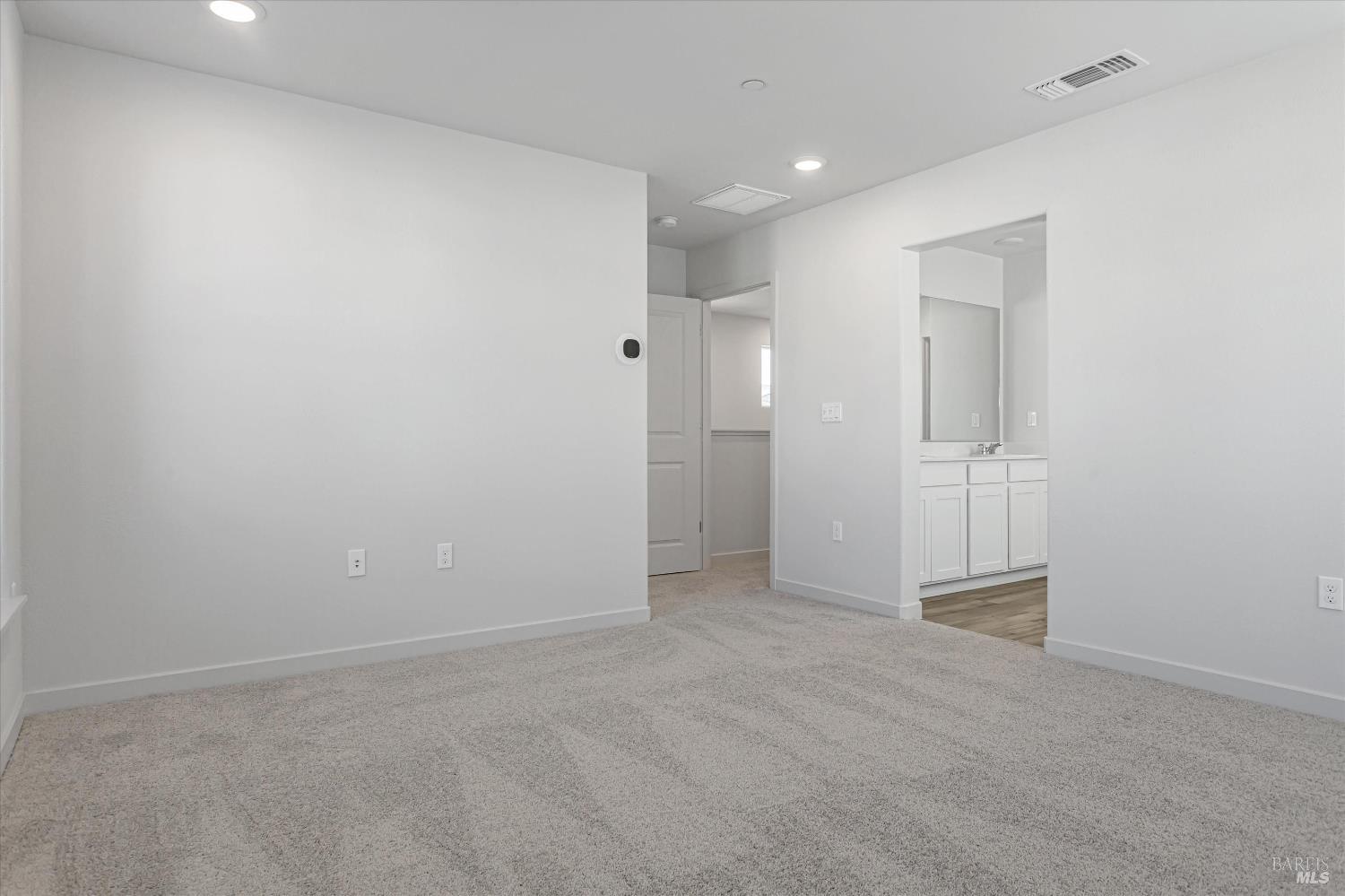 Detail Gallery Image 8 of 11 For 212 Octopus St, Suisun City,  CA 94585 - 3 Beds | 2/1 Baths