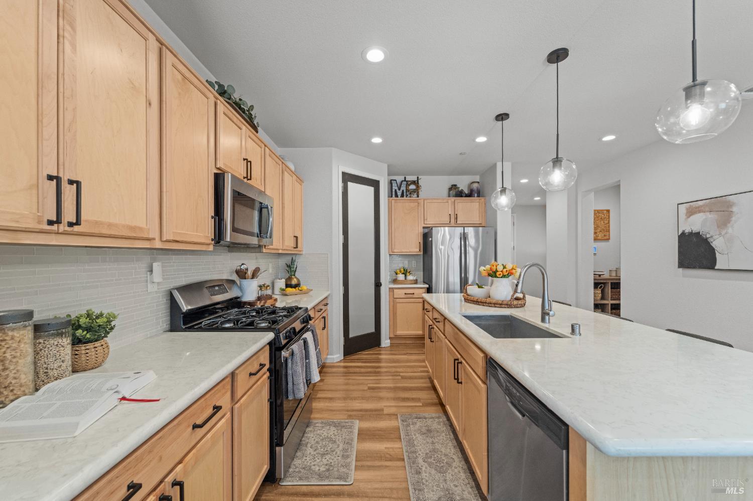 Detail Gallery Image 12 of 39 For 1409 Spur Ln, Fairfield,  CA 94533 - 4 Beds | 3 Baths