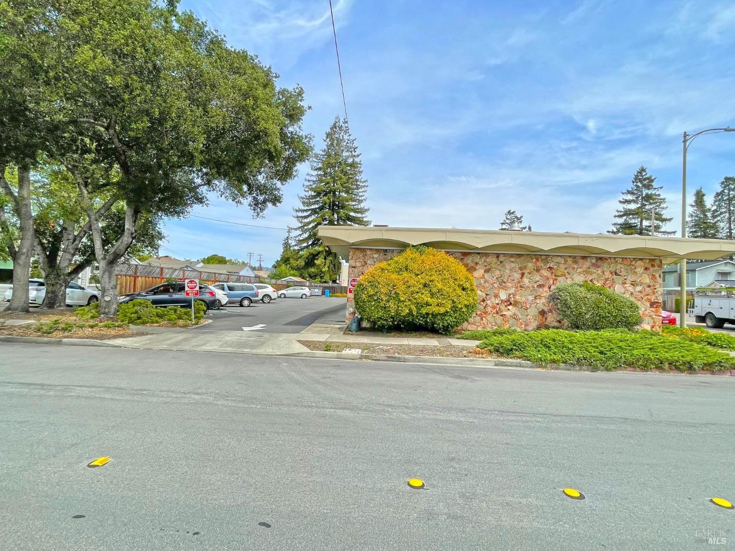 Detail Gallery Image 4 of 19 For 1515 Montgomery Dr #C,  Santa Rosa,  CA 95405 - – Beds | – Baths