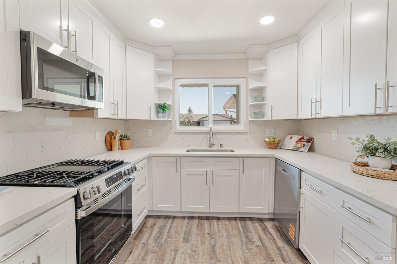 Detail Gallery Image 13 of 26 For 2302 Santa Rosa Dr, Fairfield,  CA 94533 - 3 Beds | 2 Baths