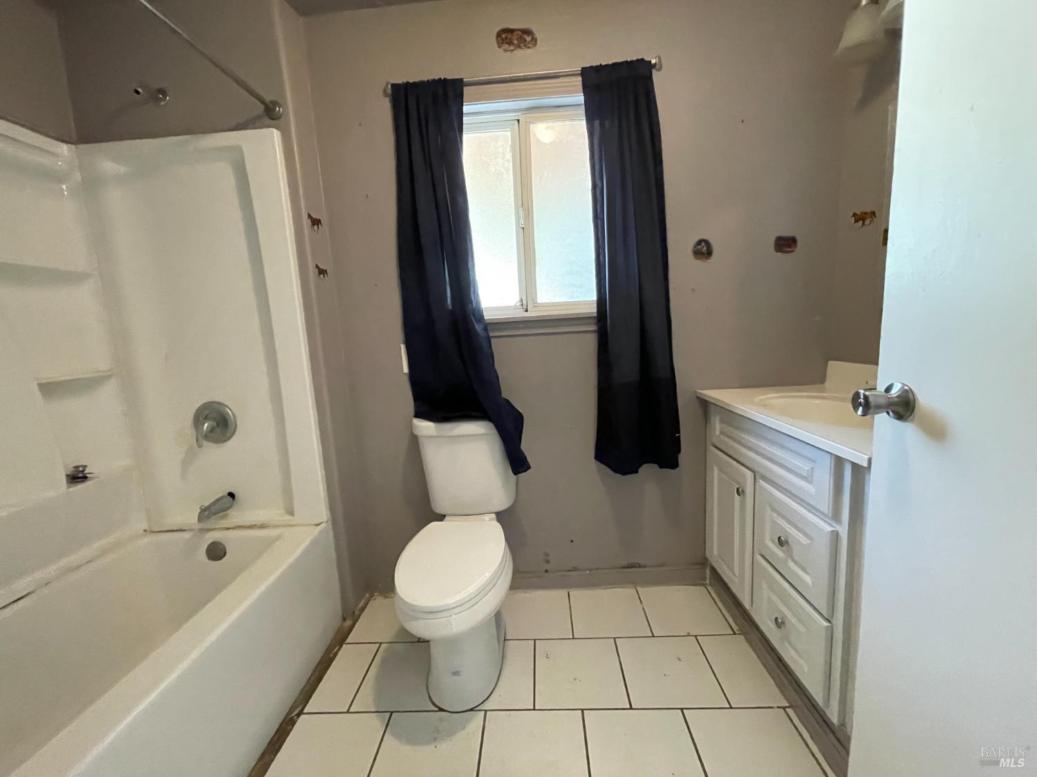 Detail Gallery Image 6 of 26 For 8031 Lake St, Lower Lake,  CA 95457 - 4 Beds | 4 Baths
