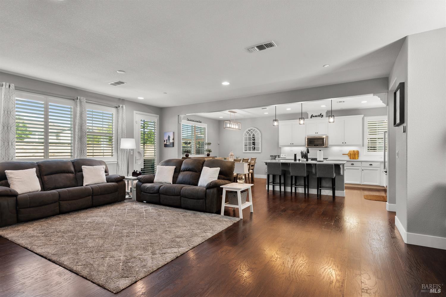 Detail Gallery Image 4 of 42 For 5453 Kaitlyn Pl, Rohnert Park,  CA 94928 - 4 Beds | 3 Baths