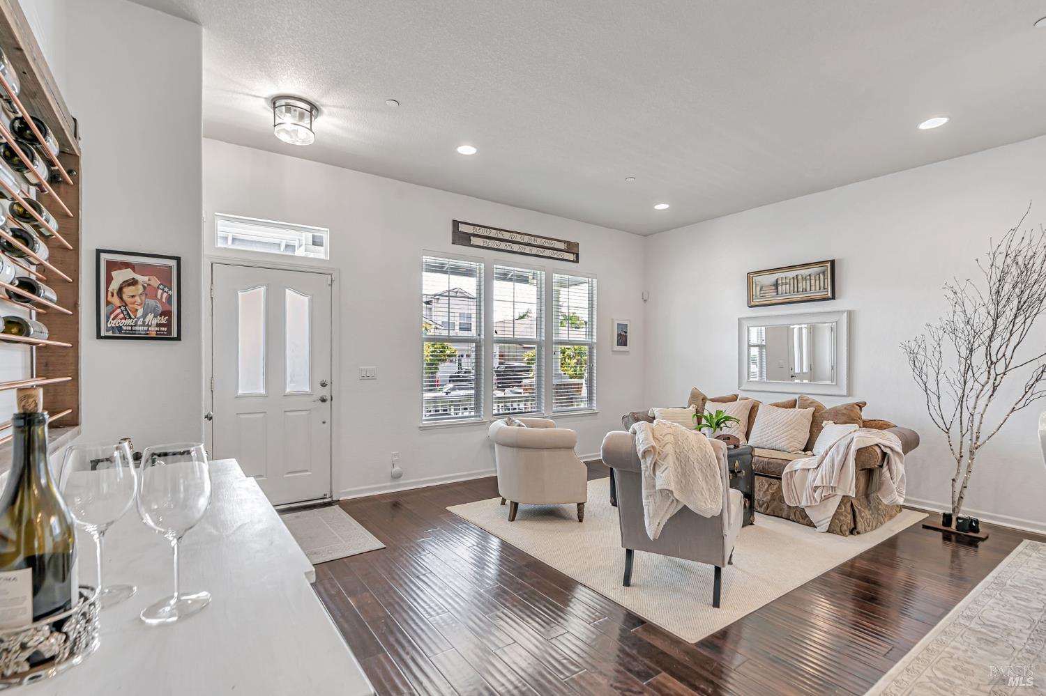 Detail Gallery Image 3 of 46 For 8149 Luisa Way, Windsor,  CA 95492 - 3 Beds | 2 Baths
