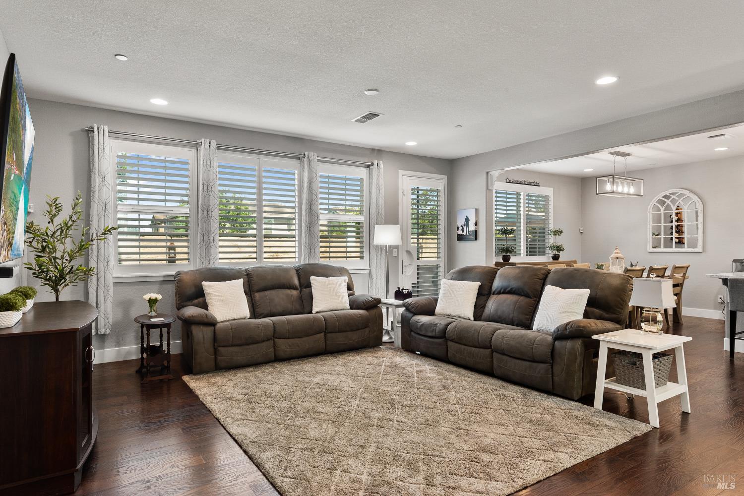 Detail Gallery Image 5 of 42 For 5453 Kaitlyn Pl, Rohnert Park,  CA 94928 - 4 Beds | 3 Baths