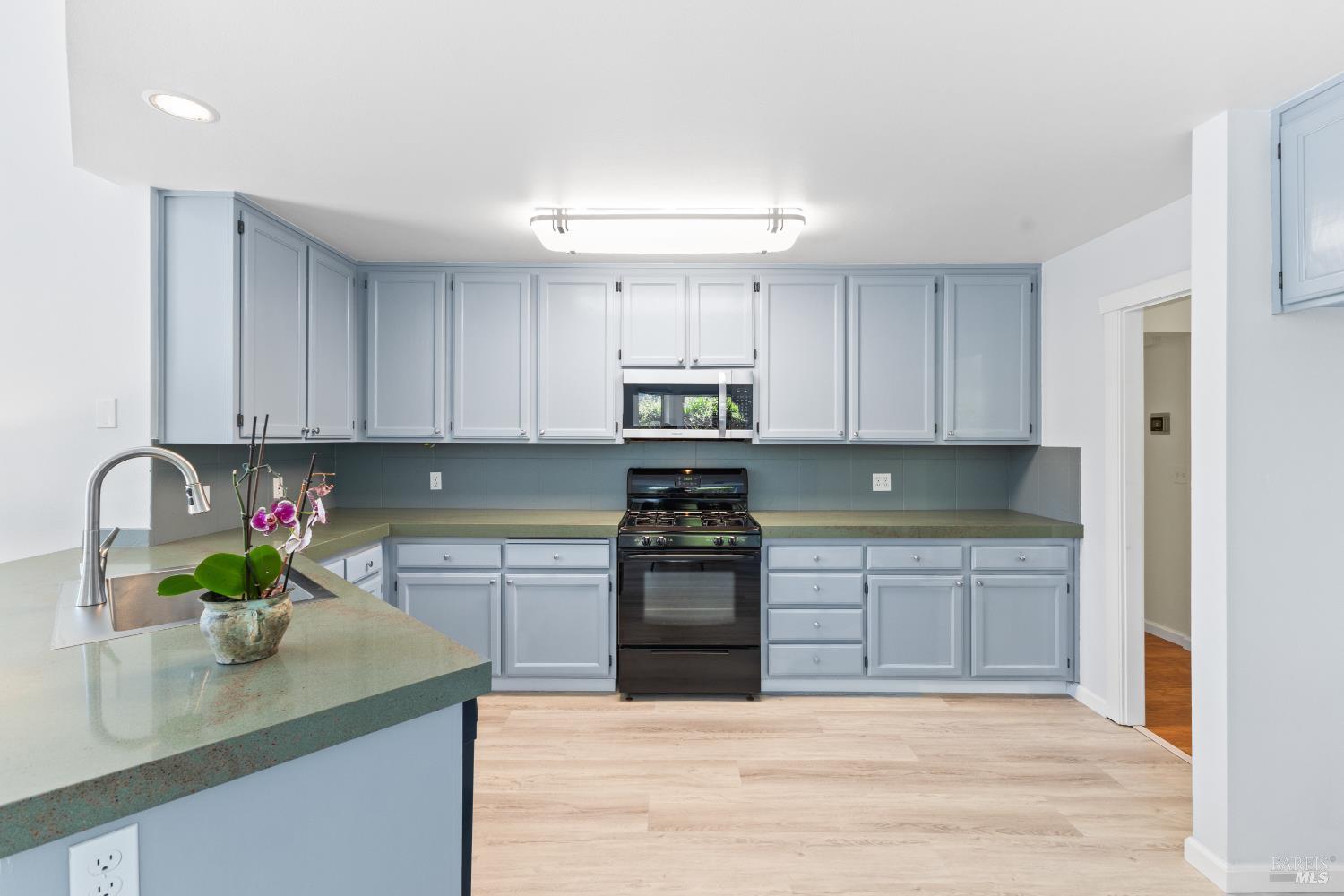 Detail Gallery Image 11 of 31 For 15401 Thomas St, Glen Ellen,  CA 95442 - 3 Beds | 2 Baths