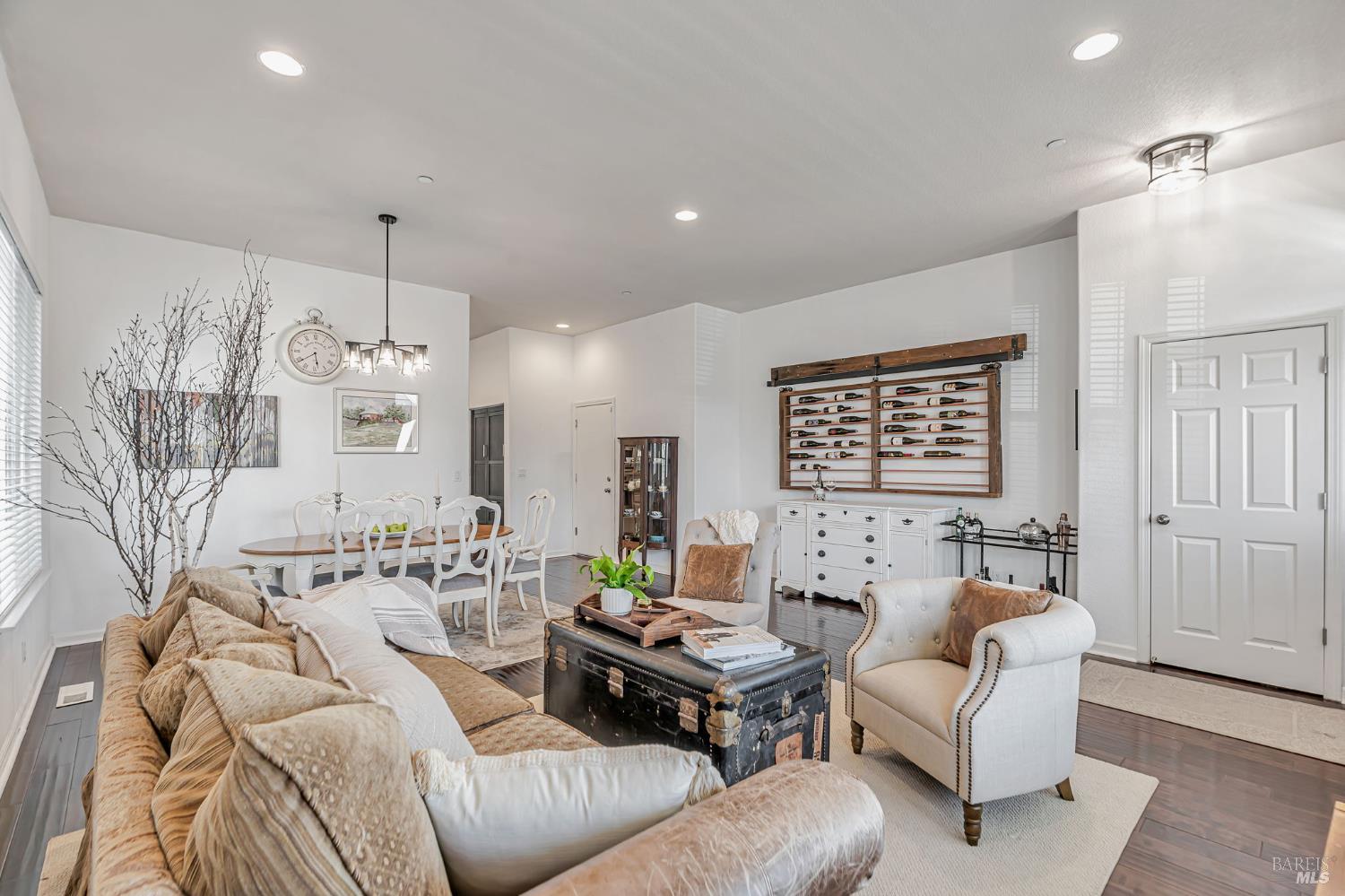 Detail Gallery Image 5 of 46 For 8149 Luisa Way, Windsor,  CA 95492 - 3 Beds | 2 Baths