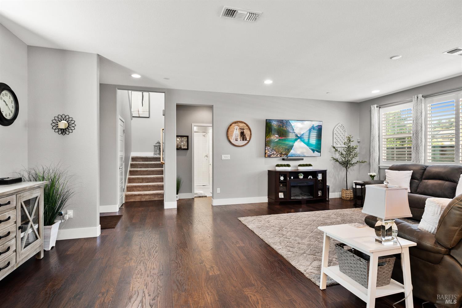 Detail Gallery Image 6 of 42 For 5453 Kaitlyn Pl, Rohnert Park,  CA 94928 - 4 Beds | 3 Baths