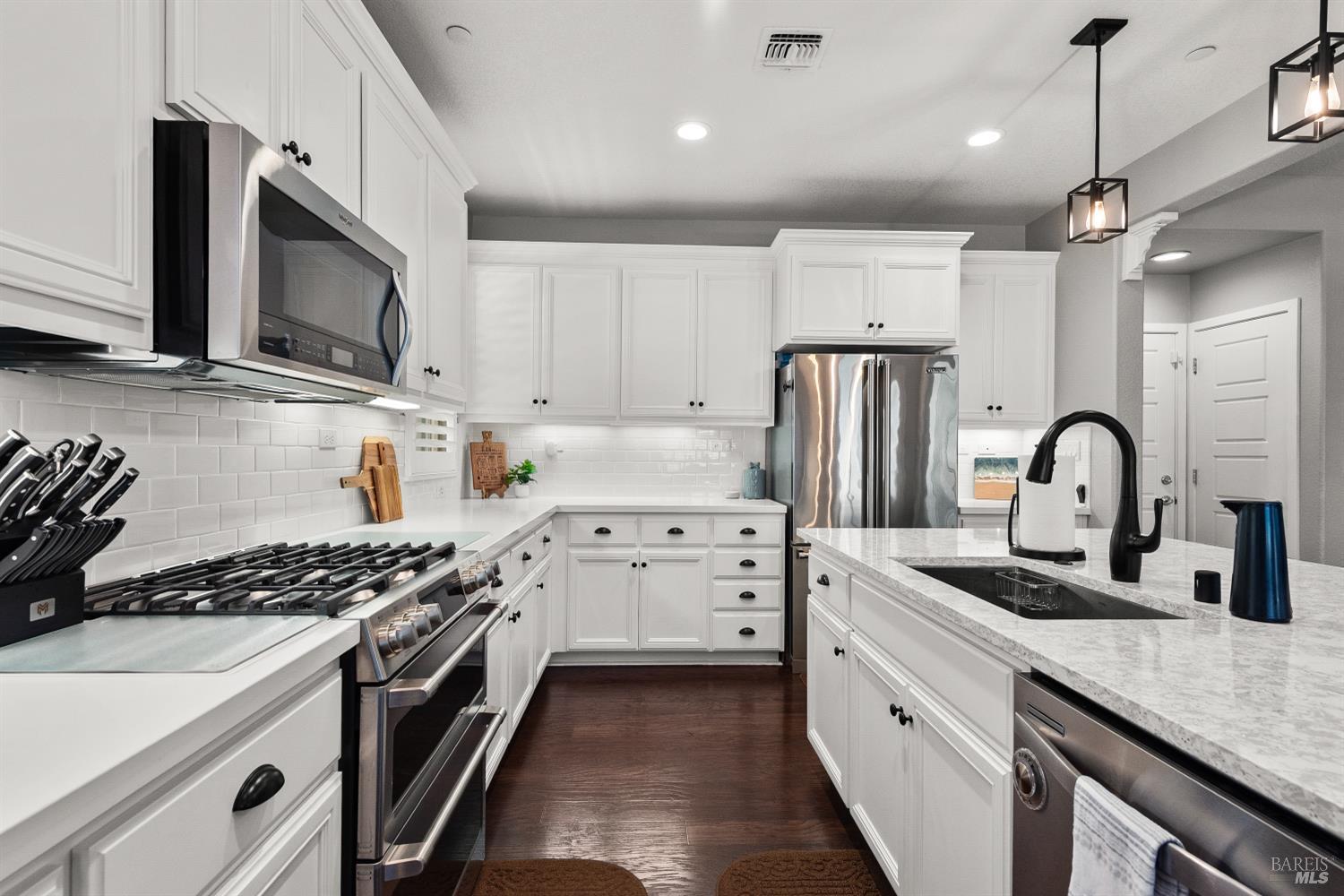 Detail Gallery Image 11 of 42 For 5453 Kaitlyn Pl, Rohnert Park,  CA 94928 - 4 Beds | 3 Baths