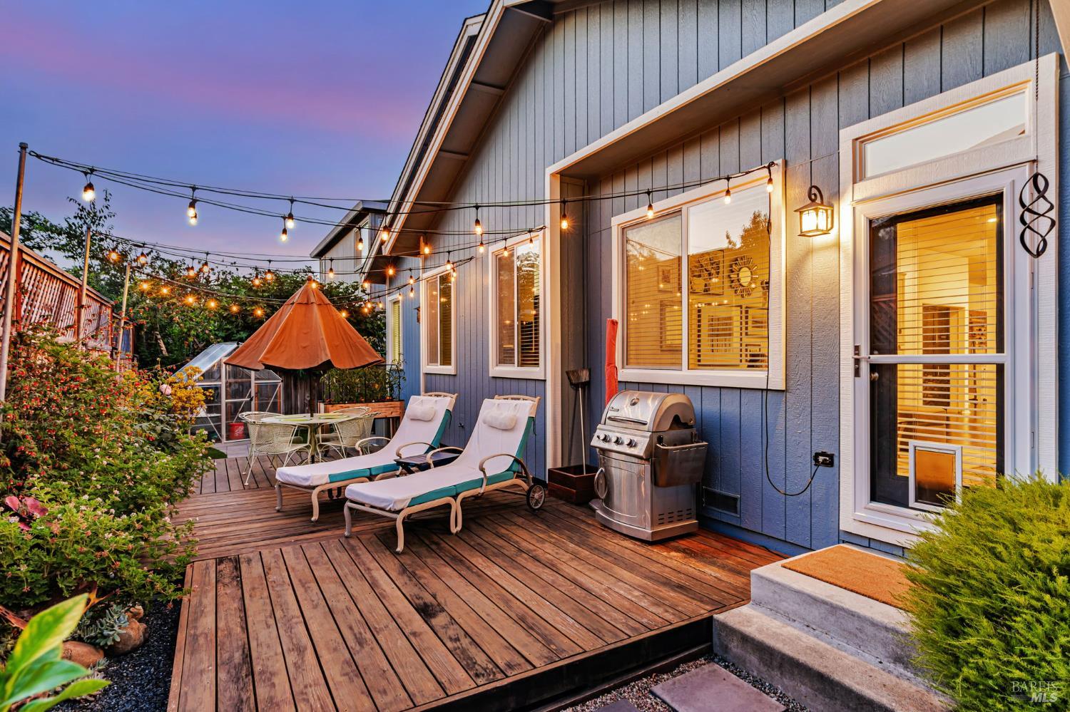 Detail Gallery Image 2 of 46 For 8149 Luisa Way, Windsor,  CA 95492 - 3 Beds | 2 Baths