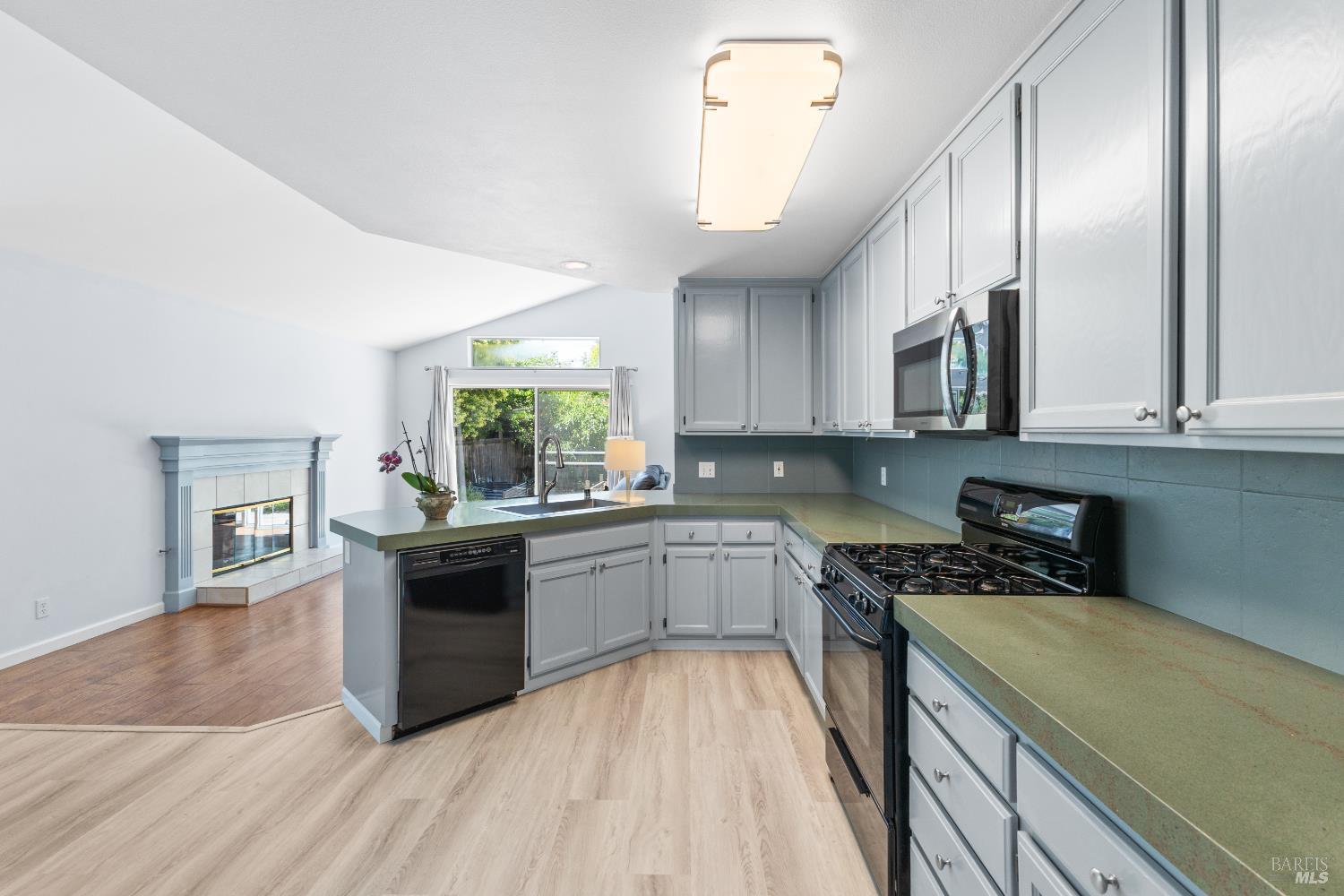 Detail Gallery Image 10 of 31 For 15401 Thomas St, Glen Ellen,  CA 95442 - 3 Beds | 2 Baths