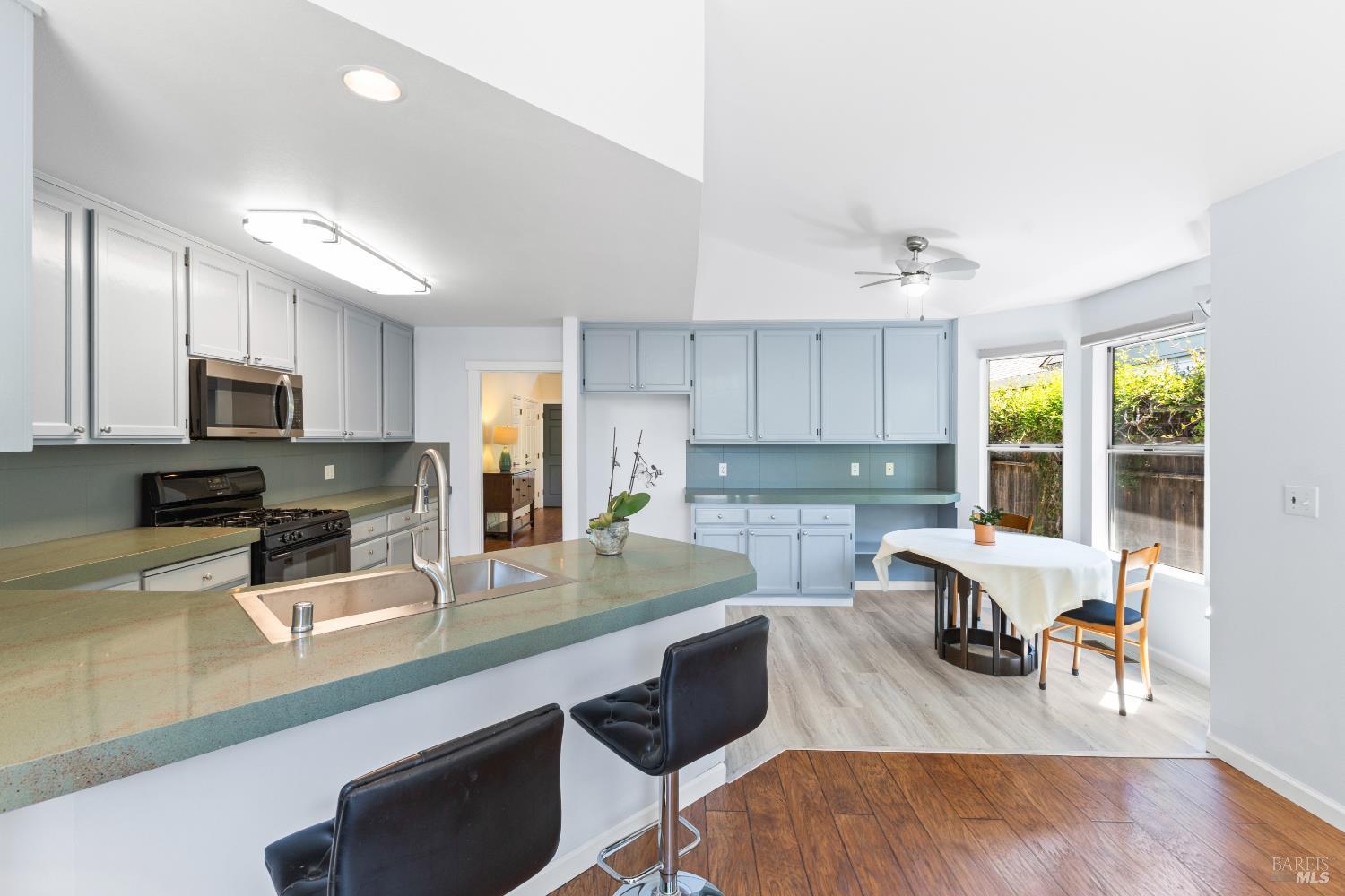 Detail Gallery Image 9 of 31 For 15401 Thomas St, Glen Ellen,  CA 95442 - 3 Beds | 2 Baths
