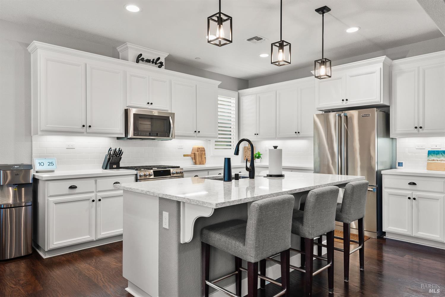 Detail Gallery Image 9 of 42 For 5453 Kaitlyn Pl, Rohnert Park,  CA 94928 - 4 Beds | 3 Baths