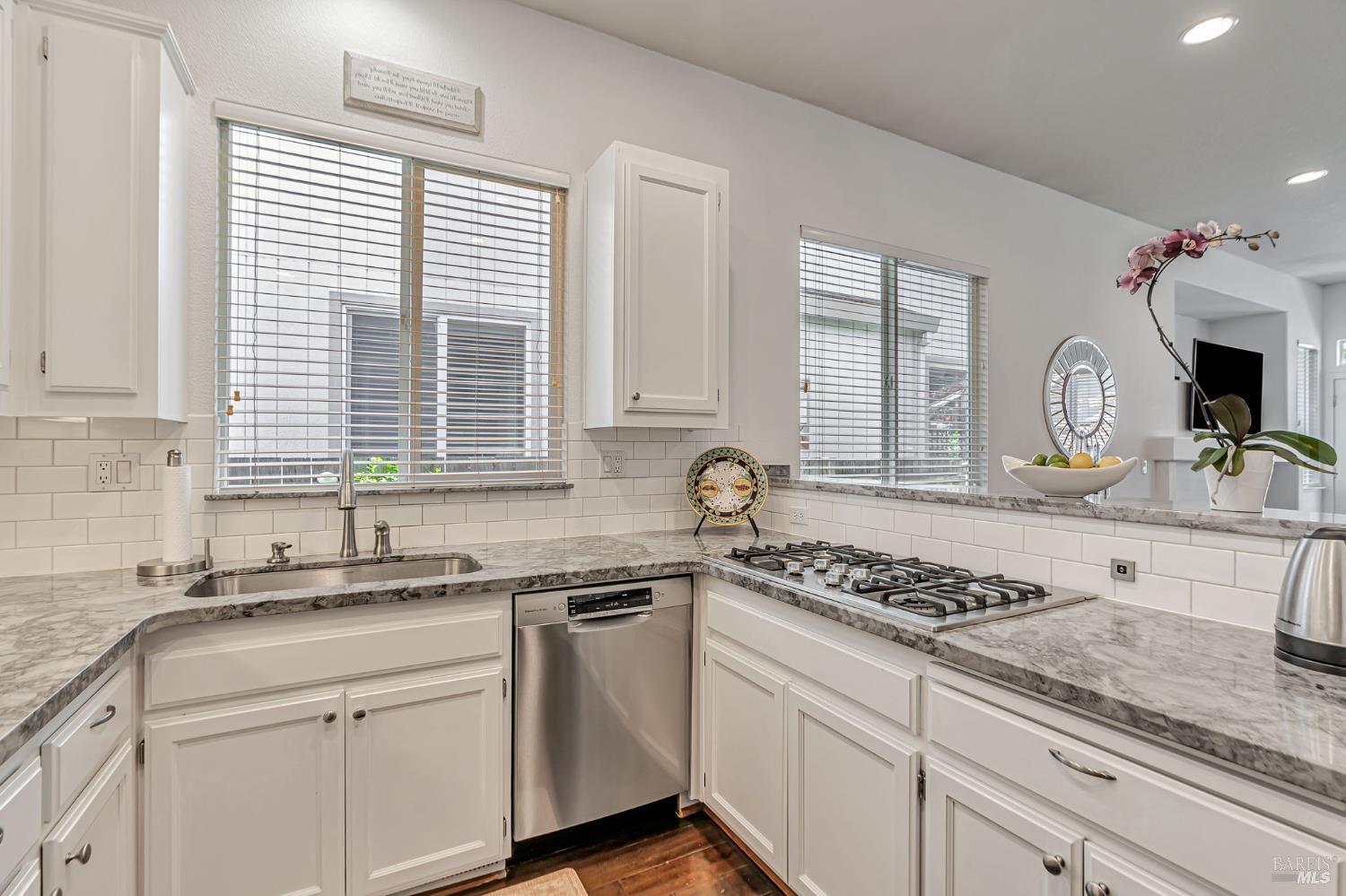 Detail Gallery Image 14 of 46 For 8149 Luisa Way, Windsor,  CA 95492 - 3 Beds | 2 Baths
