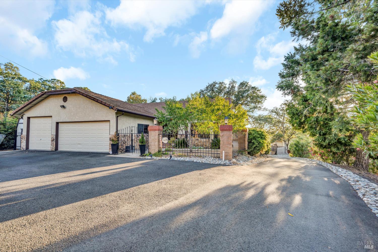 Detail Gallery Image 4 of 57 For 6949 Panoramic Dr, Lucerne,  CA 95458 - 3 Beds | 3 Baths