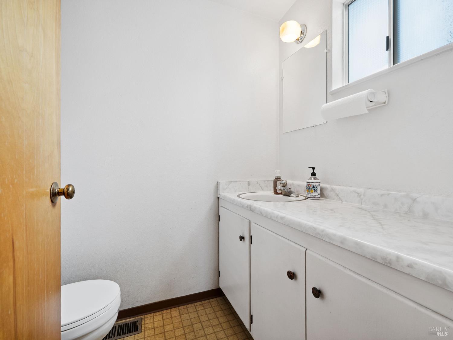 Detail Gallery Image 18 of 30 For 805 Healdsburg Ave, Healdsburg,  CA 95448 - – Beds | – Baths