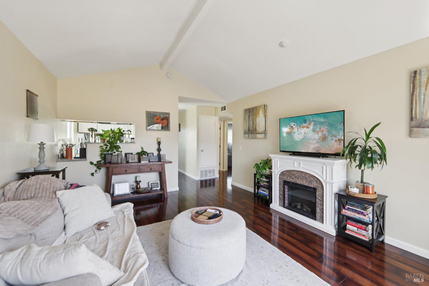 Detail Gallery Image 4 of 40 For 775 Benicia Dr, Santa Rosa,  CA 95409 - – Beds | – Baths