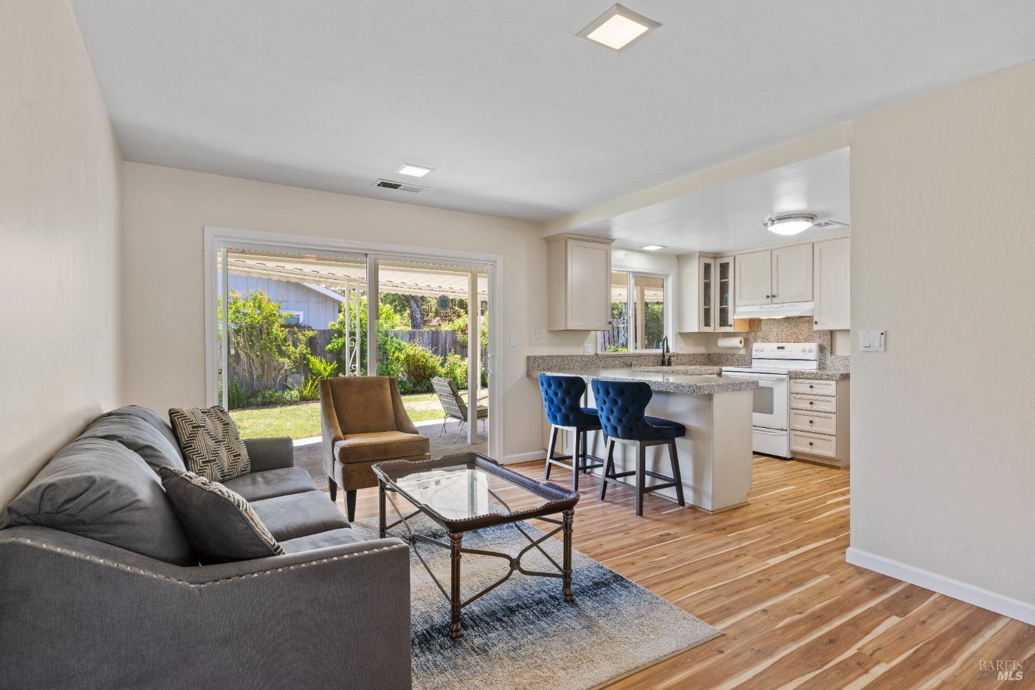 Detail Gallery Image 13 of 42 For 504 Deerfield Pl, Santa Rosa,  CA 95409 - 2 Beds | 2 Baths