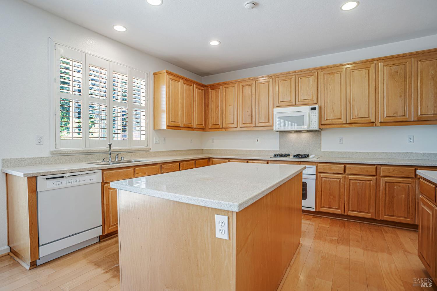 Detail Gallery Image 13 of 61 For 2856 Rebecca Dr, Fairfield,  CA 94533 - 4 Beds | 4 Baths