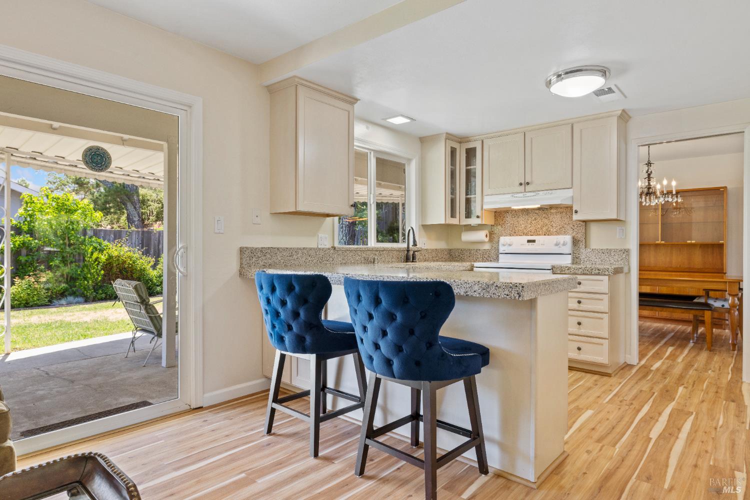 Detail Gallery Image 14 of 42 For 504 Deerfield Pl, Santa Rosa,  CA 95409 - 2 Beds | 2 Baths